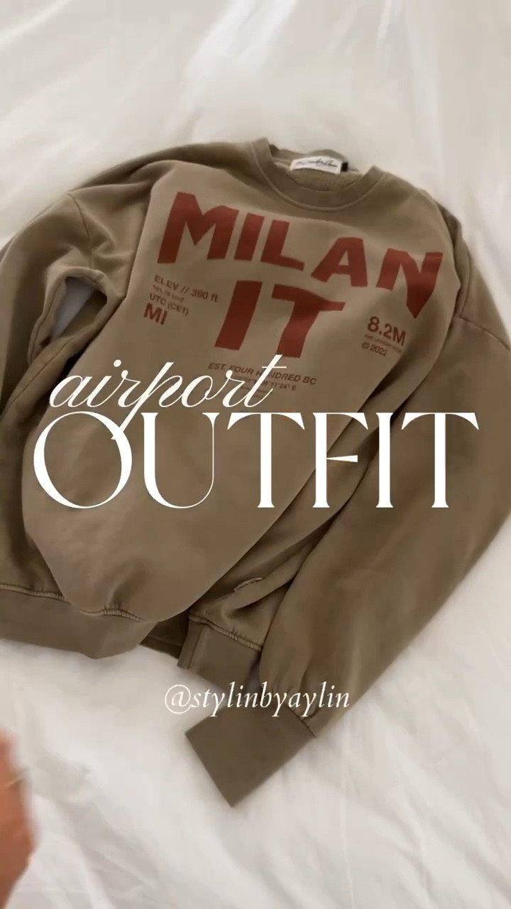 I'm just shy of 5-7" wearing the size XS graphic sweatshirt under $80!
Airport outfit, athleisure style #StylinByAylin

#LTKFindsUnder100 #LTKStyleTip #LTKTravel