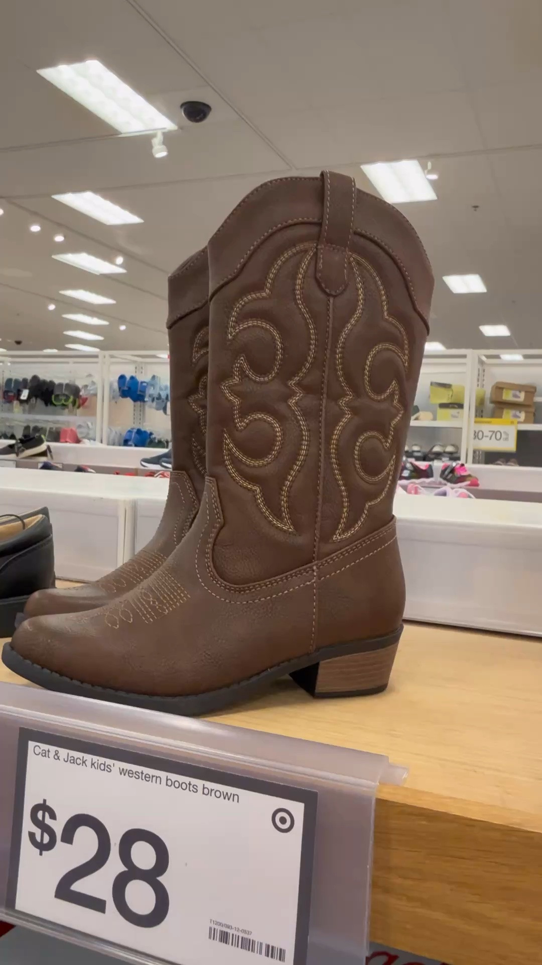 Toddler & kids’ shoes are included too! 👟 Perfect time to grab sneakers, sandals, and more before all the good sizes disappear. This deal is part of Target Circle 360 Early Access! 💙 @Target 

#Target #TargetFinds #TargetStyle #KidsShoes #TargetCircle360