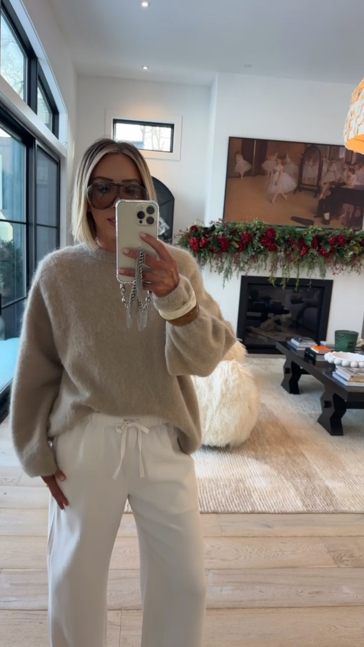 Wrinkle-resistant pants for the win!! 🔥 Such a good pre-fall pair. Wearing a size medium tall 👏

#LTKSeasonal #LTKootd #LTKdayinmylife