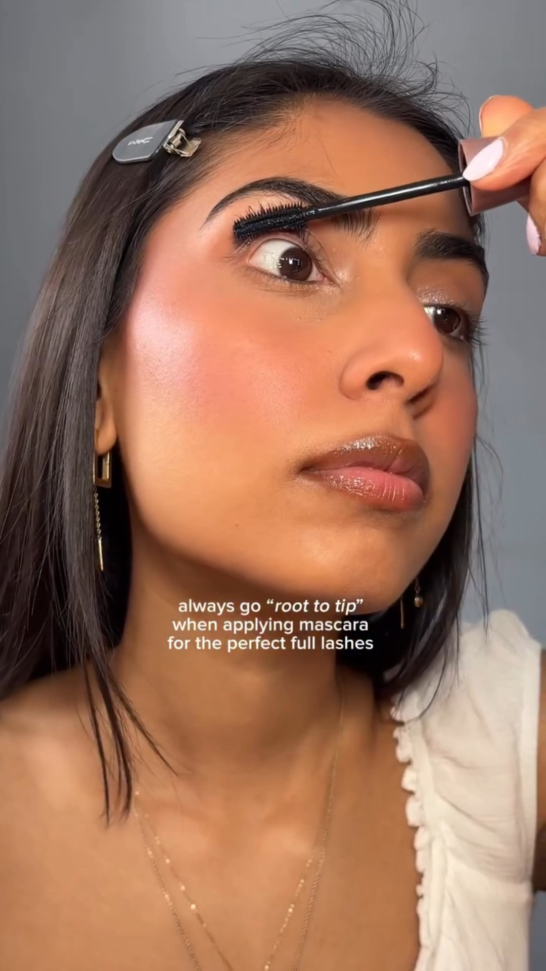 I will always coat from the root and also back comb!! Using the @maybelline lash sensational mascara 
.
.
.
#maybellinelashsensational #mascara #longlashes #mascararoutine #lashes