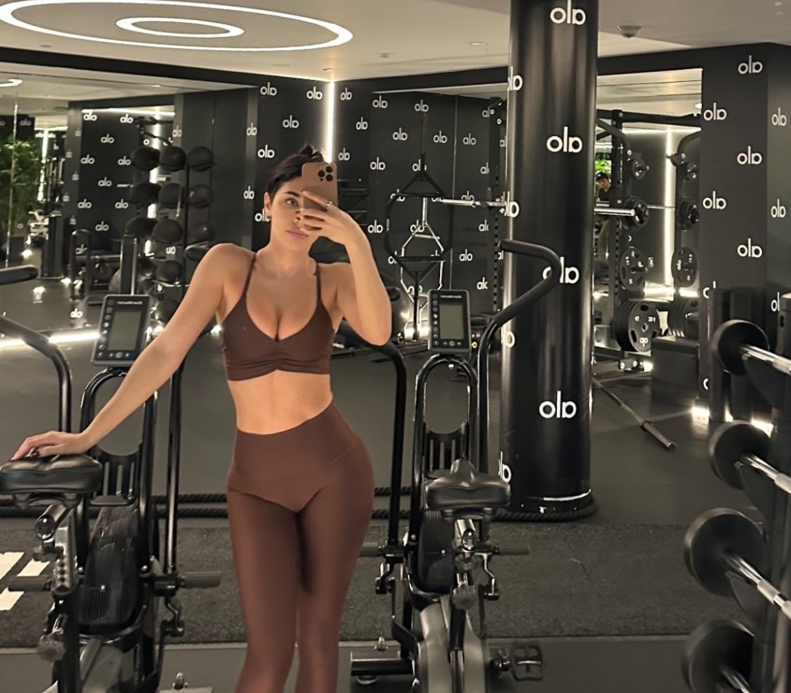 Shop Alo’s new color !! 🤎


#LTKHoliday #LTKActive #LTKselfcare