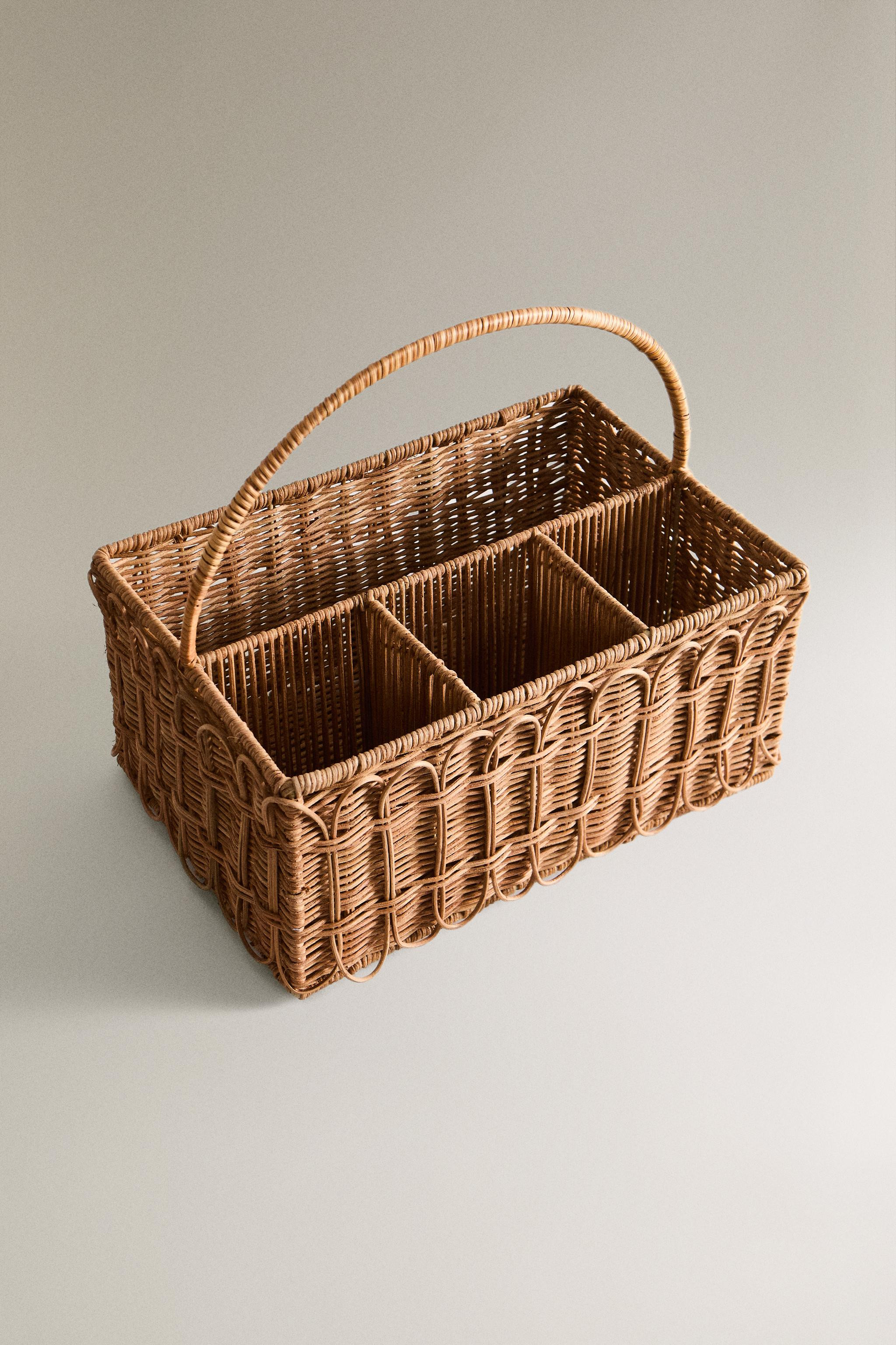 PICNIC HAMPER WITH A RATTAN HANDLE | Zara US