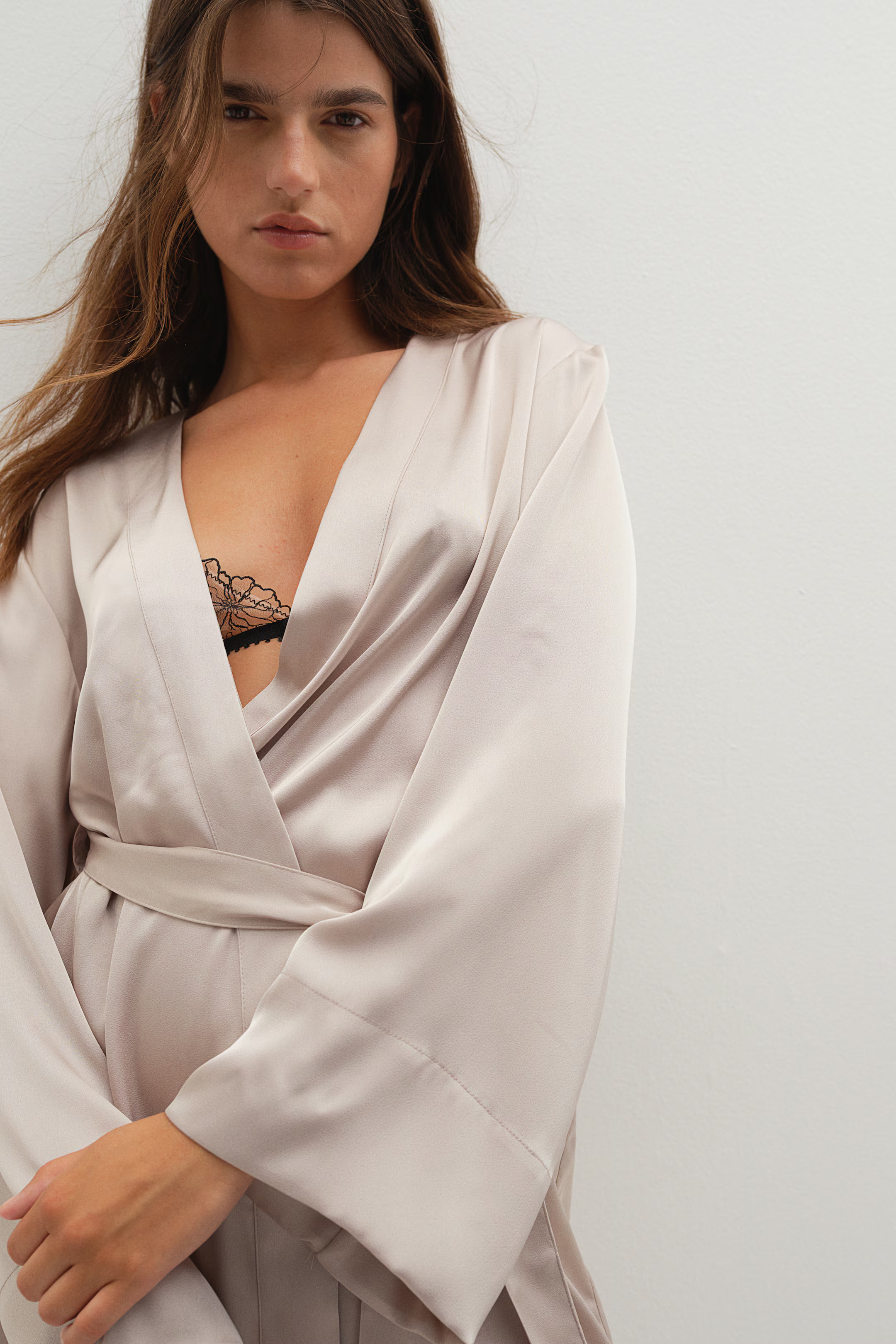 Morgenmantel aus Satin | H&M (DE, AT, CH, NL, FI)