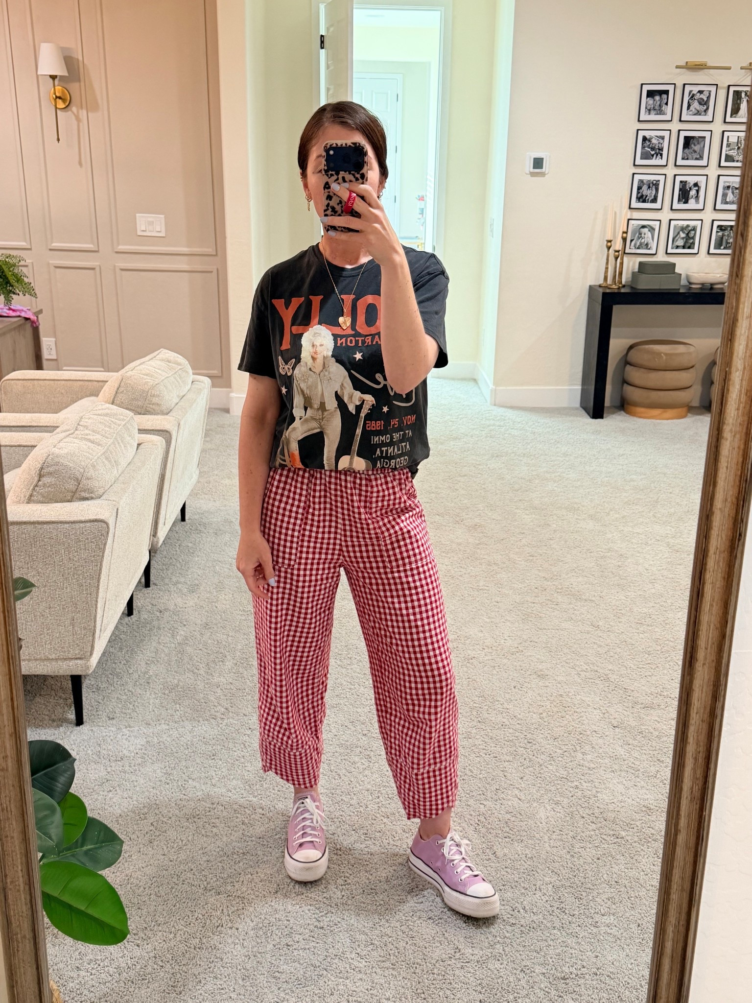 Another casual mom outfit. Cozy pants and a graphic tee. 


Spring outfits
Summer outfits 
Mom outfits



#LTKootd #LTKgrwm #LTKmomlife