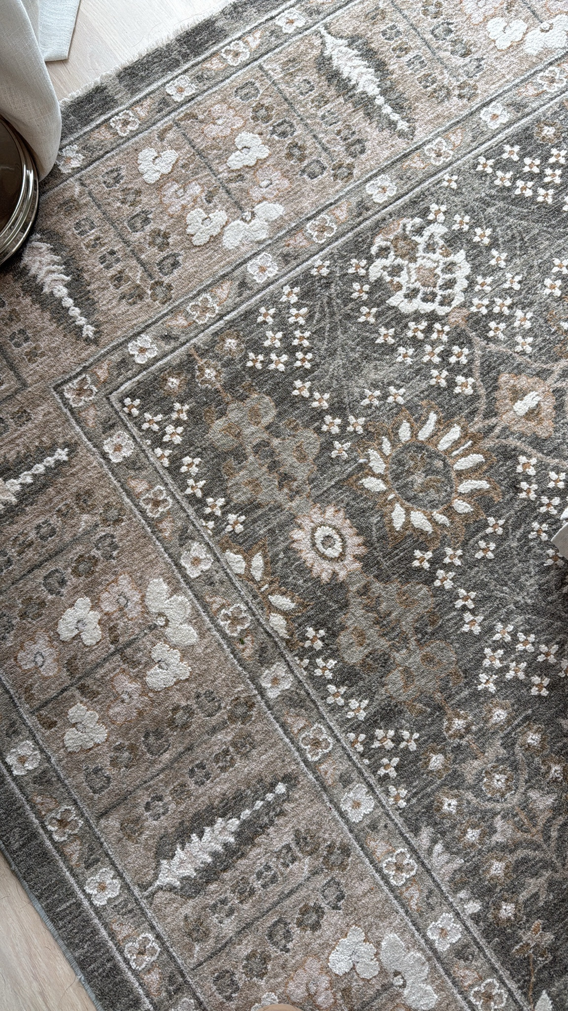 The Lochlan lulu and Georgia rug looks veryyyy similar in color and design!!