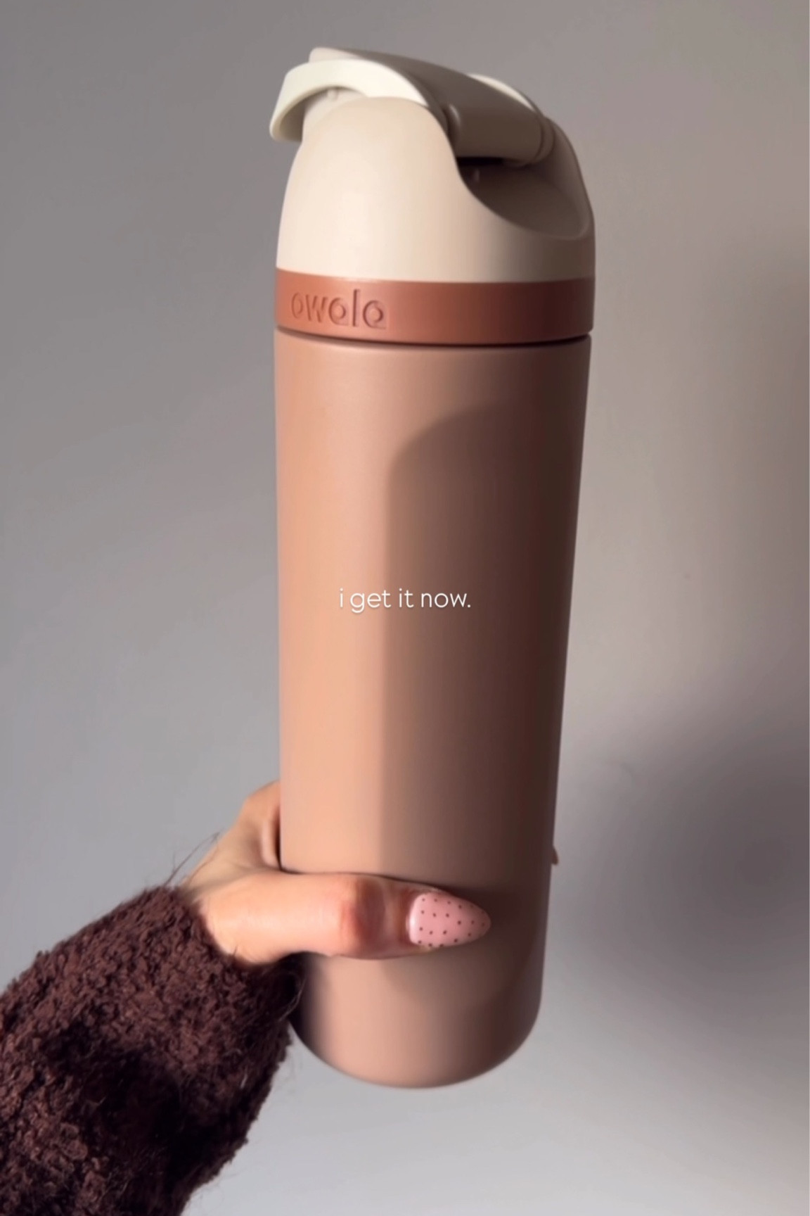 i get it now. i’m officially an @owala girlie 🤎🐨

this limited edition color grabbed my attention after throwing away yet another hydrojug because the handle snapped off. and once i took a sip of this one- so hooked. iykyk. never thought i would feel so passionately about a water bottle tbh. 

comment BOTTLE for the link 🔗 to this one 🤎🤎

#owala