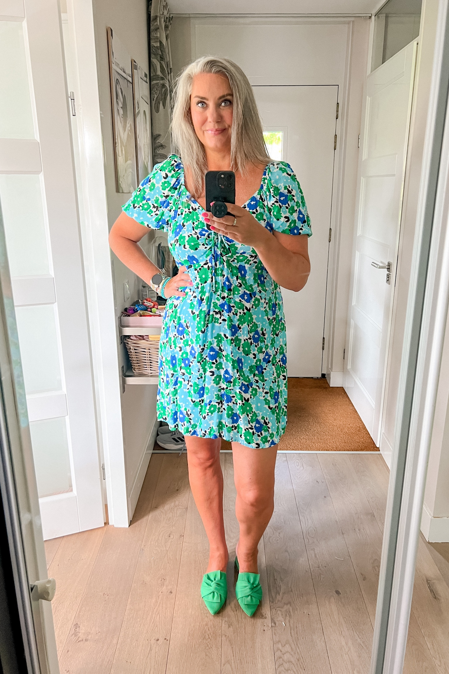 Ootd - Thursday. Temperatures were scorching 🥵 and I was working from home so kept it simple in an old summer dress from Primark and green slides from Vivaia. 



#LTKeurope #LTKnederlands #LTKsummer