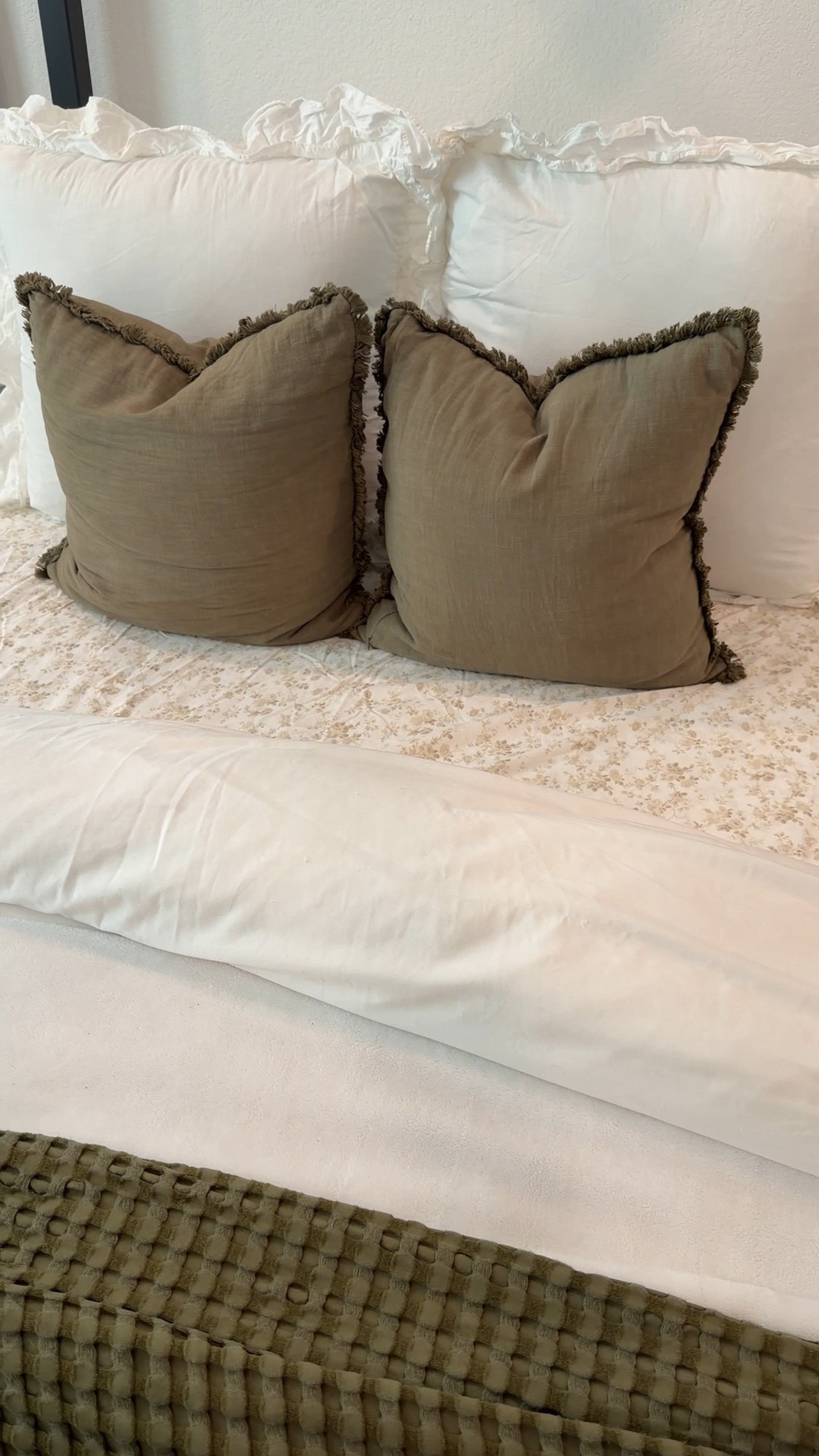Amazon bedding. Bedding refresh. Floral bedding. Amazon floral bedding. Amazon bedding refresh. Home decor. Silk pillowcase. Throw pillows. Throw blanket. Olive green home. Olive green bedding. ￼

#LTKmorningroutine #LTKHome #LTKvlog