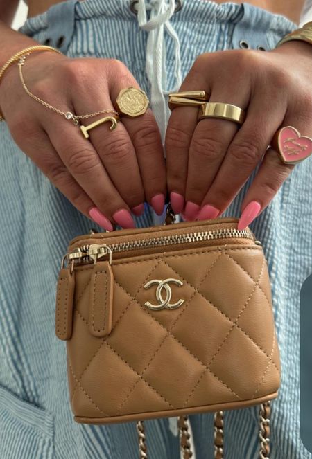 Chanel
Purse
Accessories 
Jewelry 

#LTKItBag #LTKGiftGuide