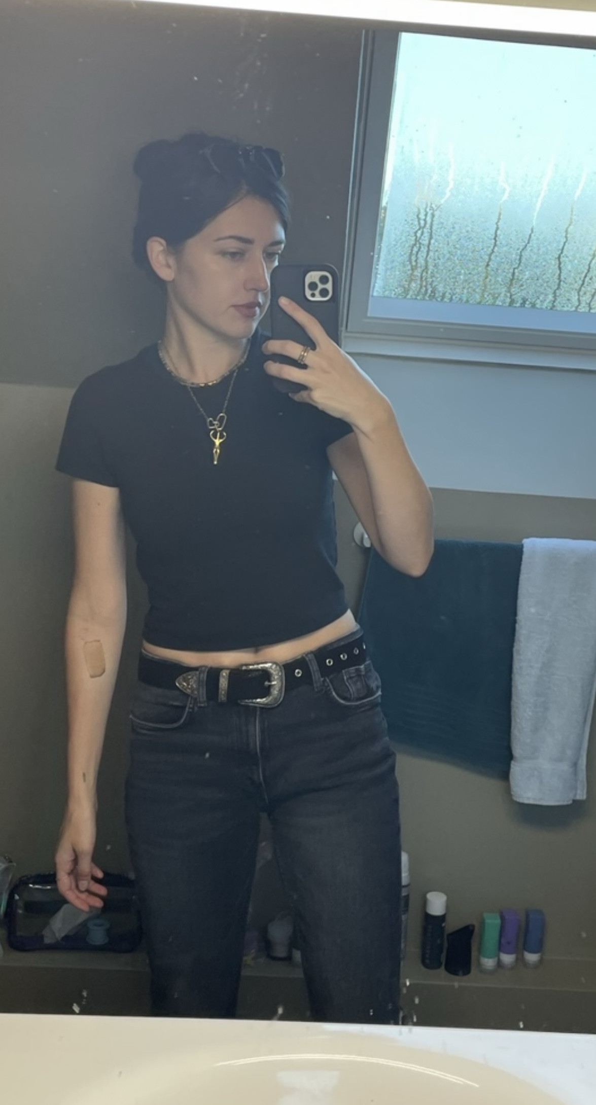 if you’re into simple, timeless pieces — this look is it. a black fitted tee, dark denim, and gold accents make the easiest everyday outfit that still feels styled. full look + similar finds linked on my LTK.

everyday outfit ideas, minimal chic, fall outfit inspo, capsule wardrobe basics 

 #LTKMidsize #LTKTall #LTKStyleTip