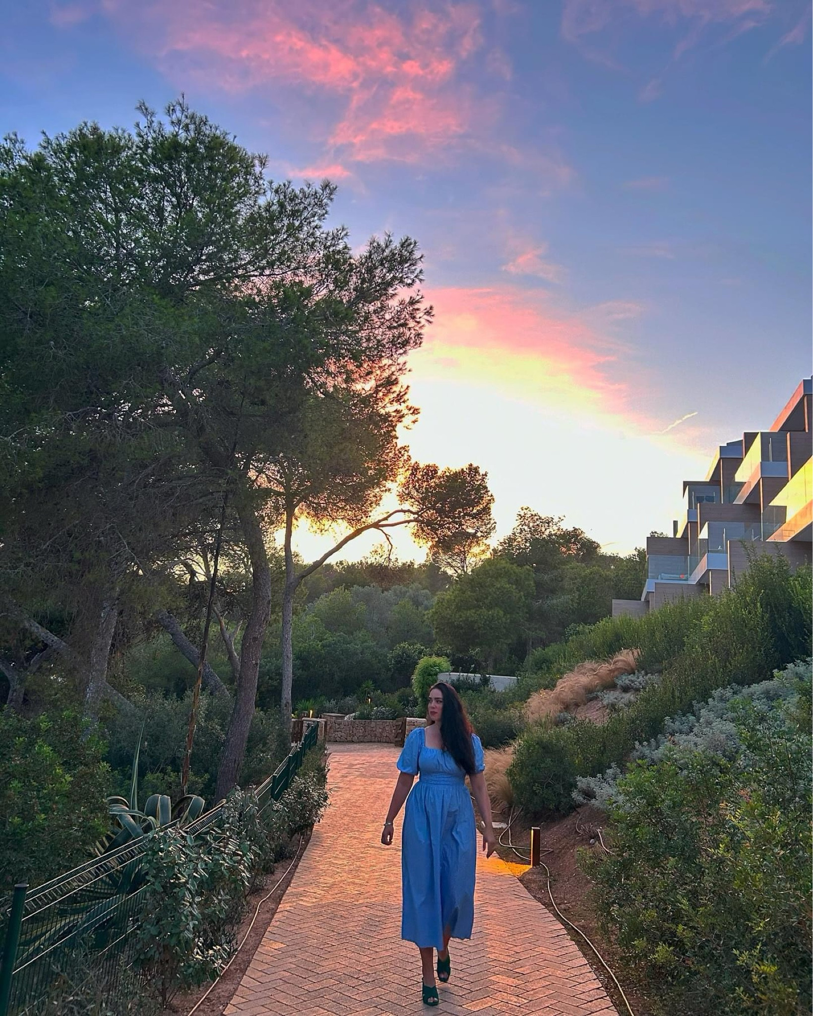 Love this high street midi dress, with its puff sleeves, sweetheart neckline and pleated silhouette 🩵 


#LTKgrwm #LTKstyletip #LTKtravel