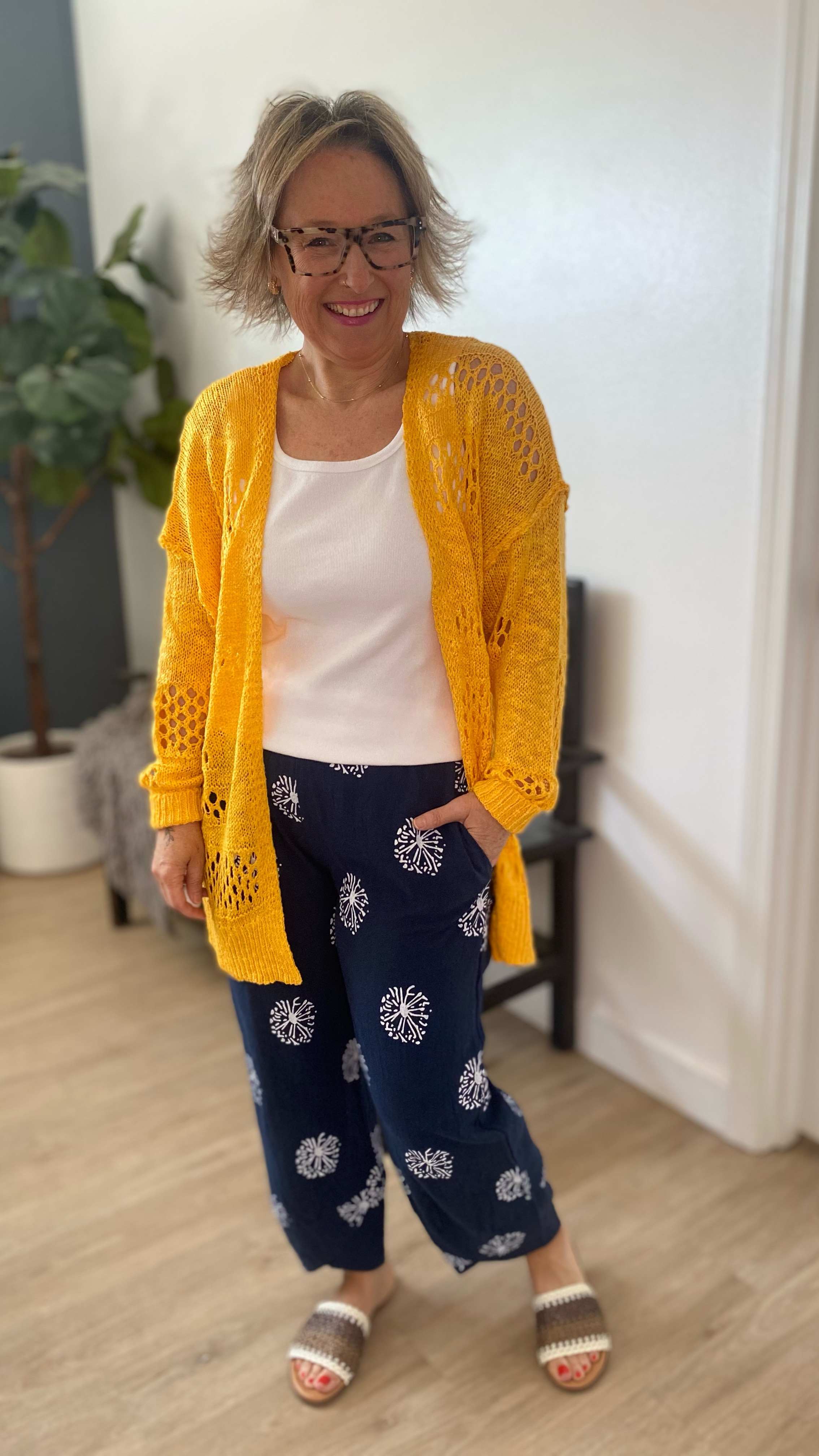 A loose woven Yellow Cardi and Raw edge tank styled 4 ways


#LTKSeasonal #LTKSummerEdit #LTKPetite