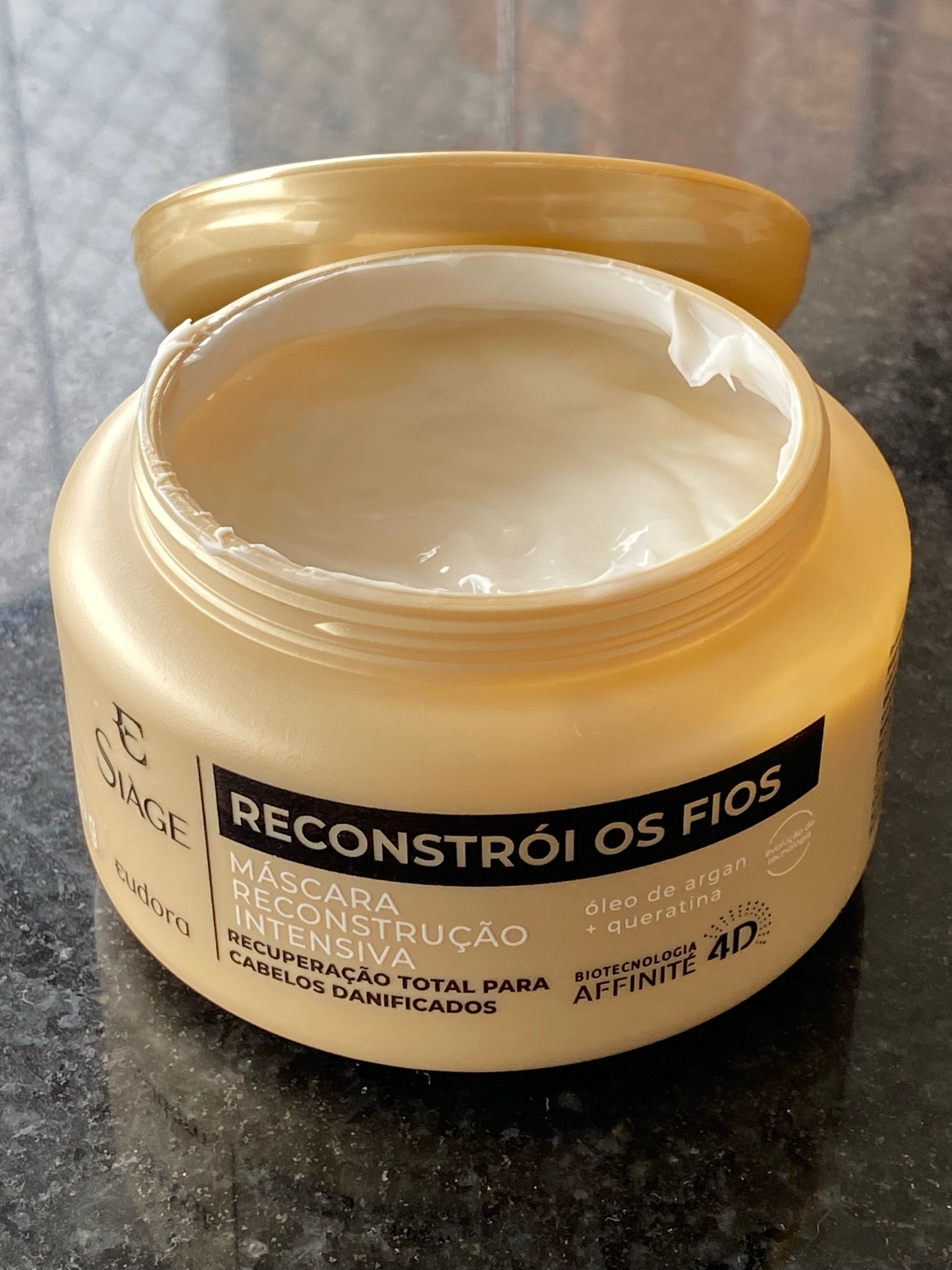 Meu cabelo é outro depois que comecei a trata-lo seguindo um cronograma capilar. Uma das minhas máscaras de reconstrução preferidas é essa da Eudora Siàge.

#LTKbrasil #LTKbeauty