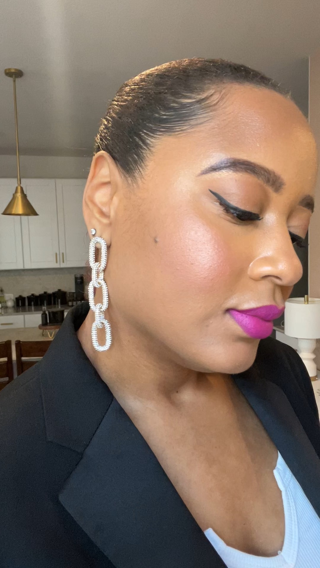 Love these chain earrings. 