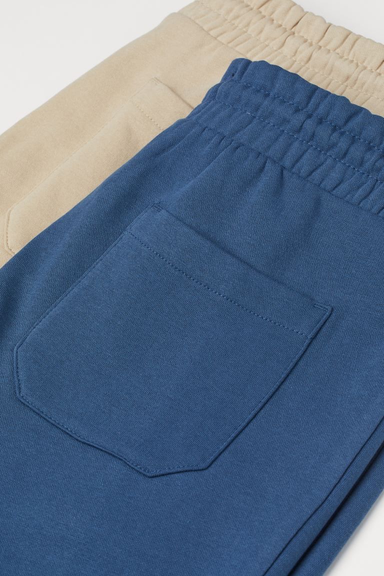 Sweatshorts in a cotton blend with a soft, brushed inside. Covered elastic and drawstring at wais... | H&M (US + CA)