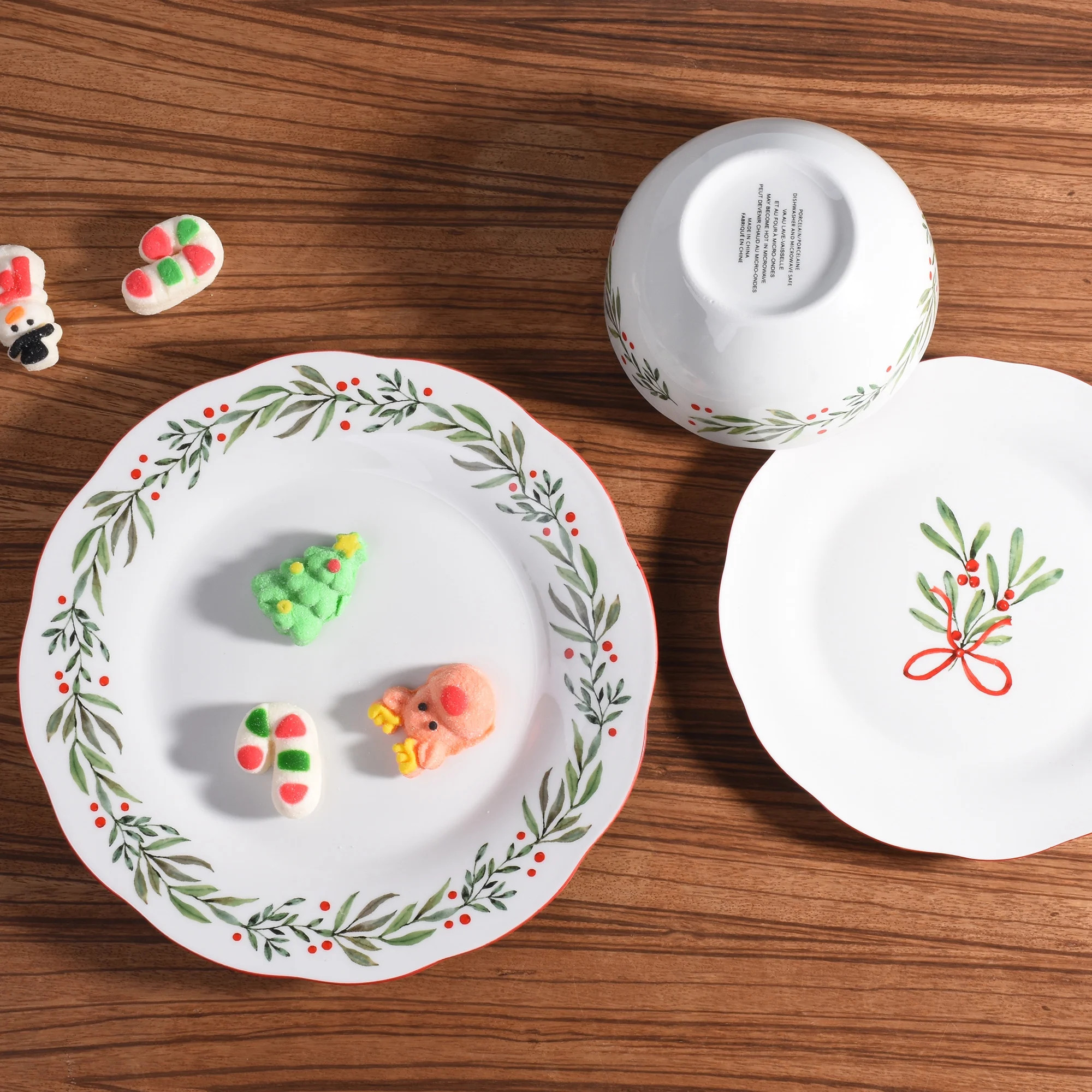 HOLIDAY TIMES 12 PIECES RED/GREEN HOLLY SCALLOPE SHAPE PORCELAIN DINNERWRE SET (SERVVICES FOR 4 ) | Walmart (CA)