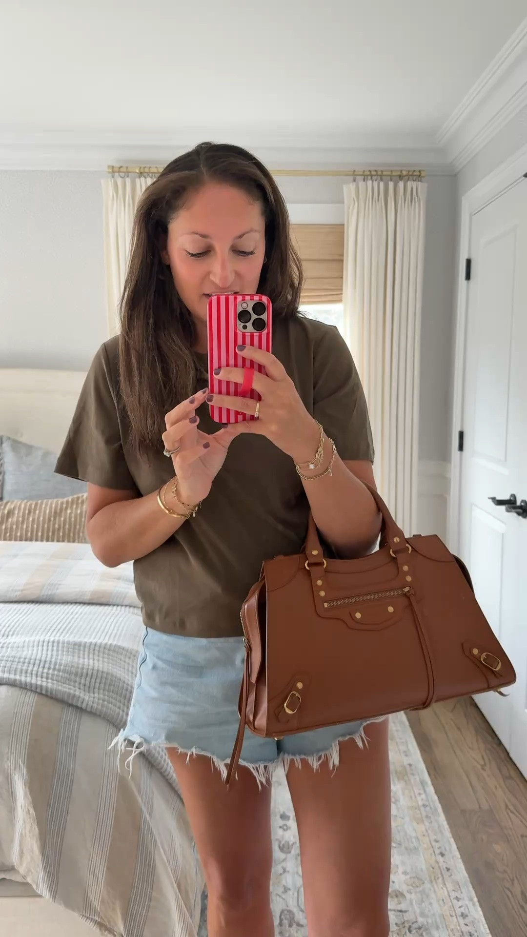 My newest borrow from @Vivrelle might just be my favorite one yet!!!! This stunning Balenciaga is mine for the next month and I’m obsessed. You can use my code MICHELLEPULMAN for your first THREE MONTHS FREE!!!

#LTKmomlife #LTKootd #LTKselfcare