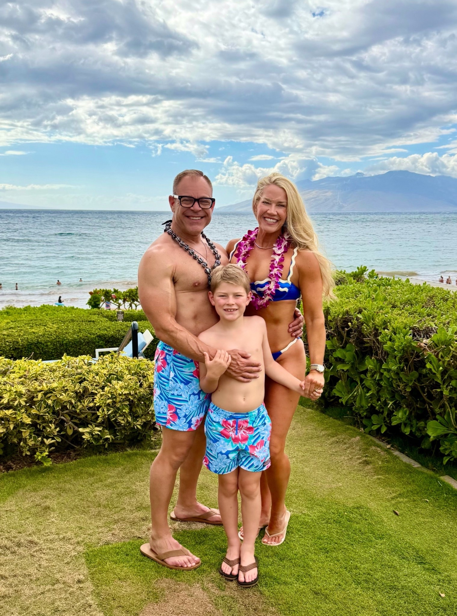 Hawaiian family vacation 🌺

#LTKTravel #LTKKids #LTKOver40