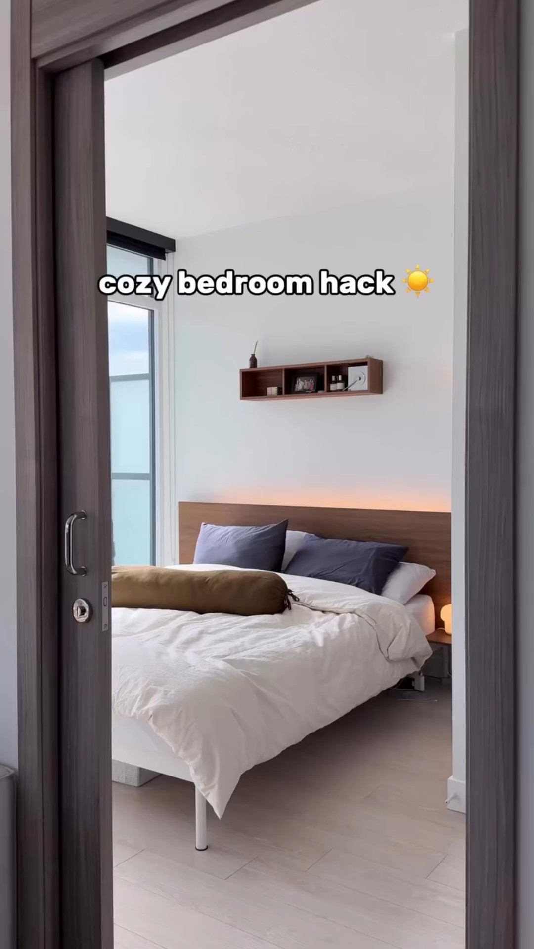 bedroom makeover pt.7 - i can finally sleep peacefully again 🌞 added a much needed curtain to my bedroom for a cozy hotel vibe! let me know what you think!

#bedroom #homedecor #interiordesign #ikeahack #diy #boyapartment #renterfriendly