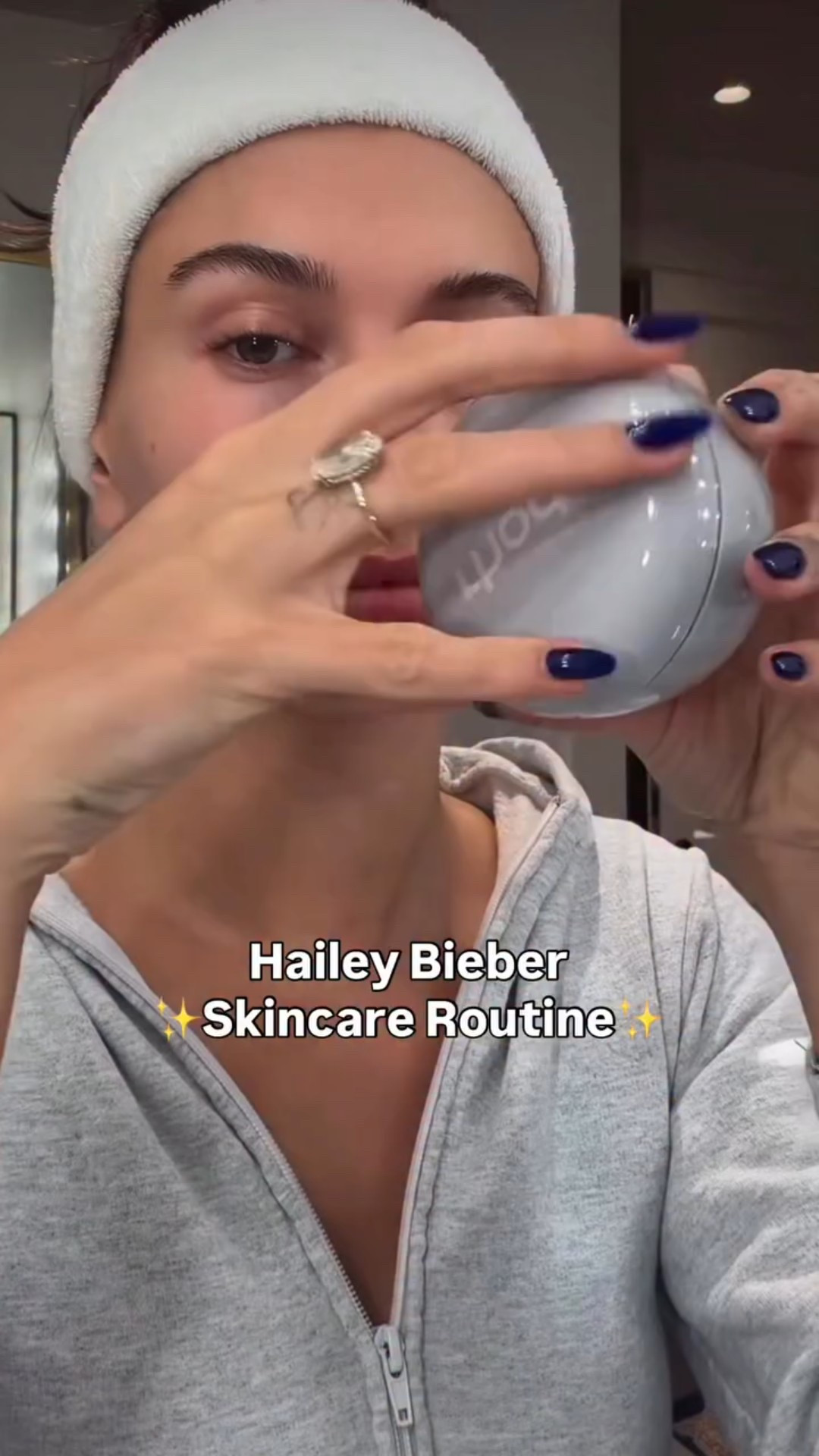 Let’s do Hailey Bieber’s skincare routine, I love that she’s all about hydration because my skin is always dry 
#haileybieber #rhode #skincare