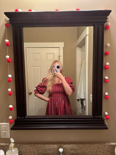 Perfect christmas dress. I’m a size 6 and am wearing a small 

#LTKHoliday #LTKfindsunder100 #LTKsalealert