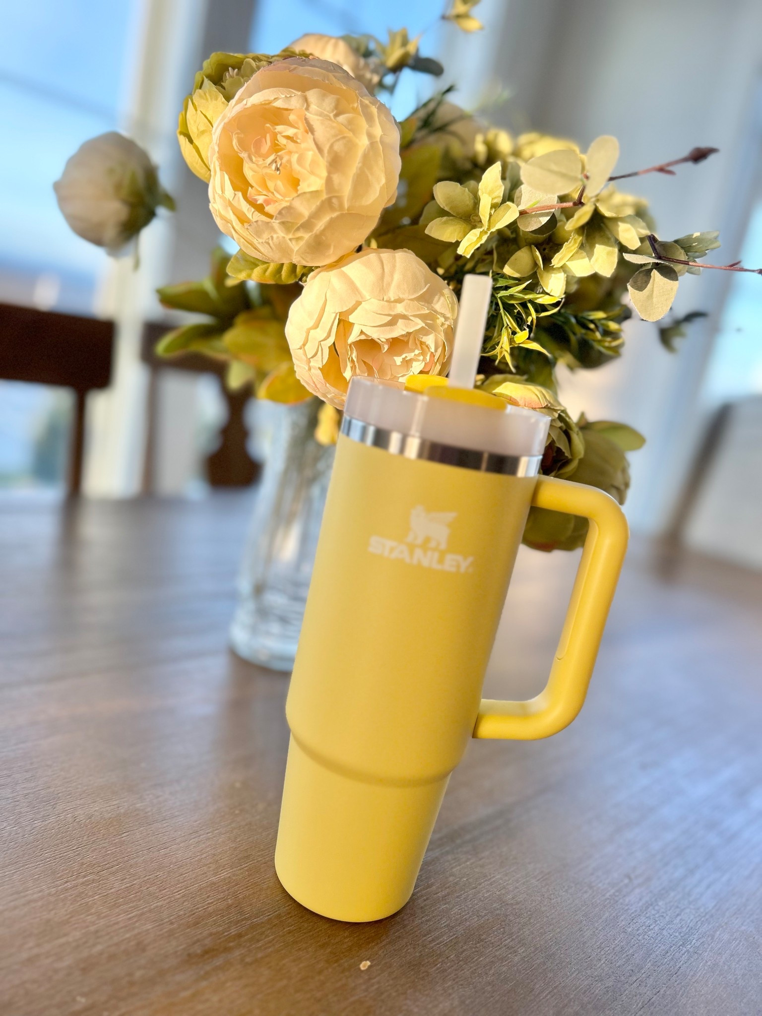 The new Spring colors at @Stanley_brand are making me so happy! You’ve got to see them all! How gorgeous is this yummy yellow color? Doesn’t it just make you happy!? Now bring on Spring Break! #StanleyPartner

