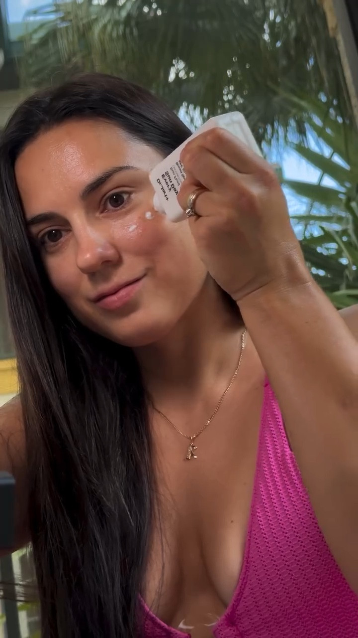 gifted by Dr.Jart+

Living in Florida means SPF is non-negotiable—I wear it every single day.
And this one? Feels more like skincare than sunscreen. It’s super lightweight, no white cast, and gives me that glowy, fresh-skin look I love.
Blends in so easily and wears perfectly under makeup too.
Honestly, it just makes my routine easier—and my skin happier.

@drjart #drjart #koreansunscreen #ugcbeautycreator #skincarecontentcreator  #beautyugc