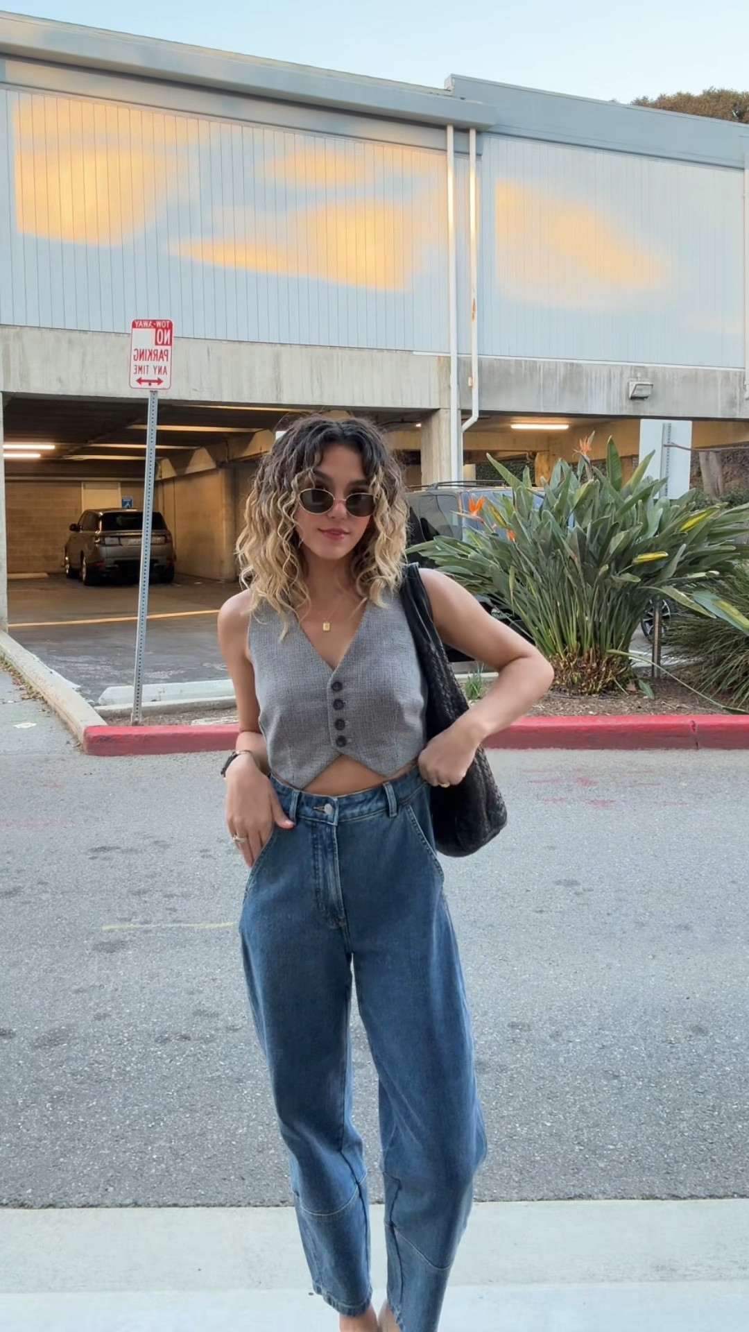 another ootd 🖤

Everlane discount:
new customers: ALEXIS20 for 20% off
repeat customers: ALEXIS10 for 10% off

#LTKSeasonal #LTKstyletip #LTKVideo