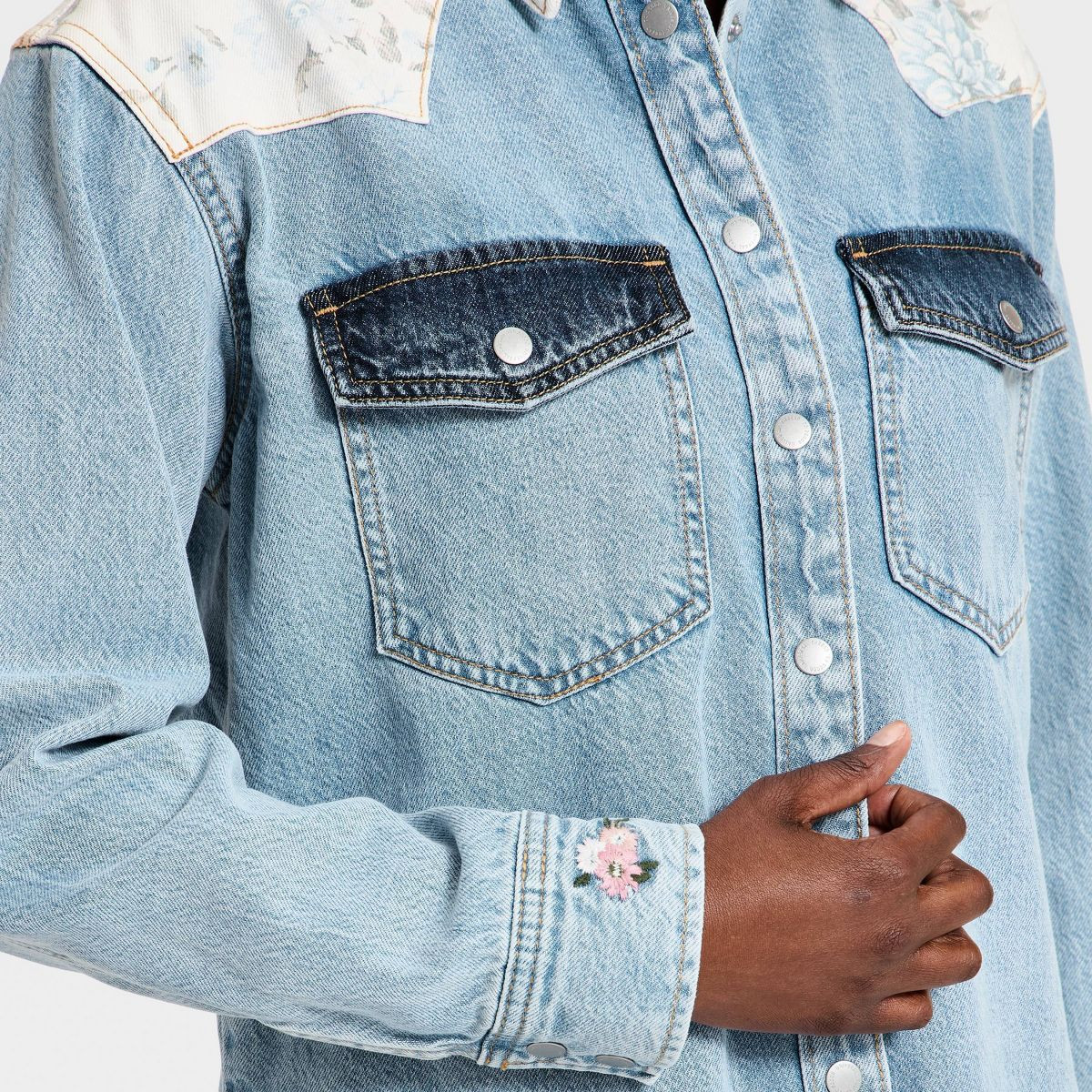 Women's Relaxed Western Craft Button-Down Denim Shirt - Universal Thread™ Light Wash L | Target