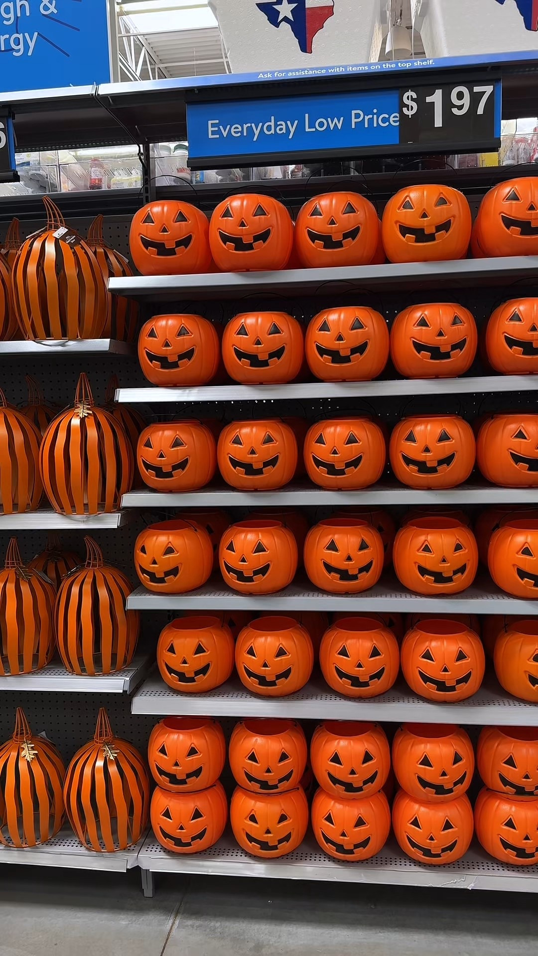 don’t sleep on these walmart halloween finds — mugs + tumblers all under $10 🎃🖤 and yes, they’re online too 🙌🏼

#LTKFindsUnder50 #LTKHome #LTKSeasonal