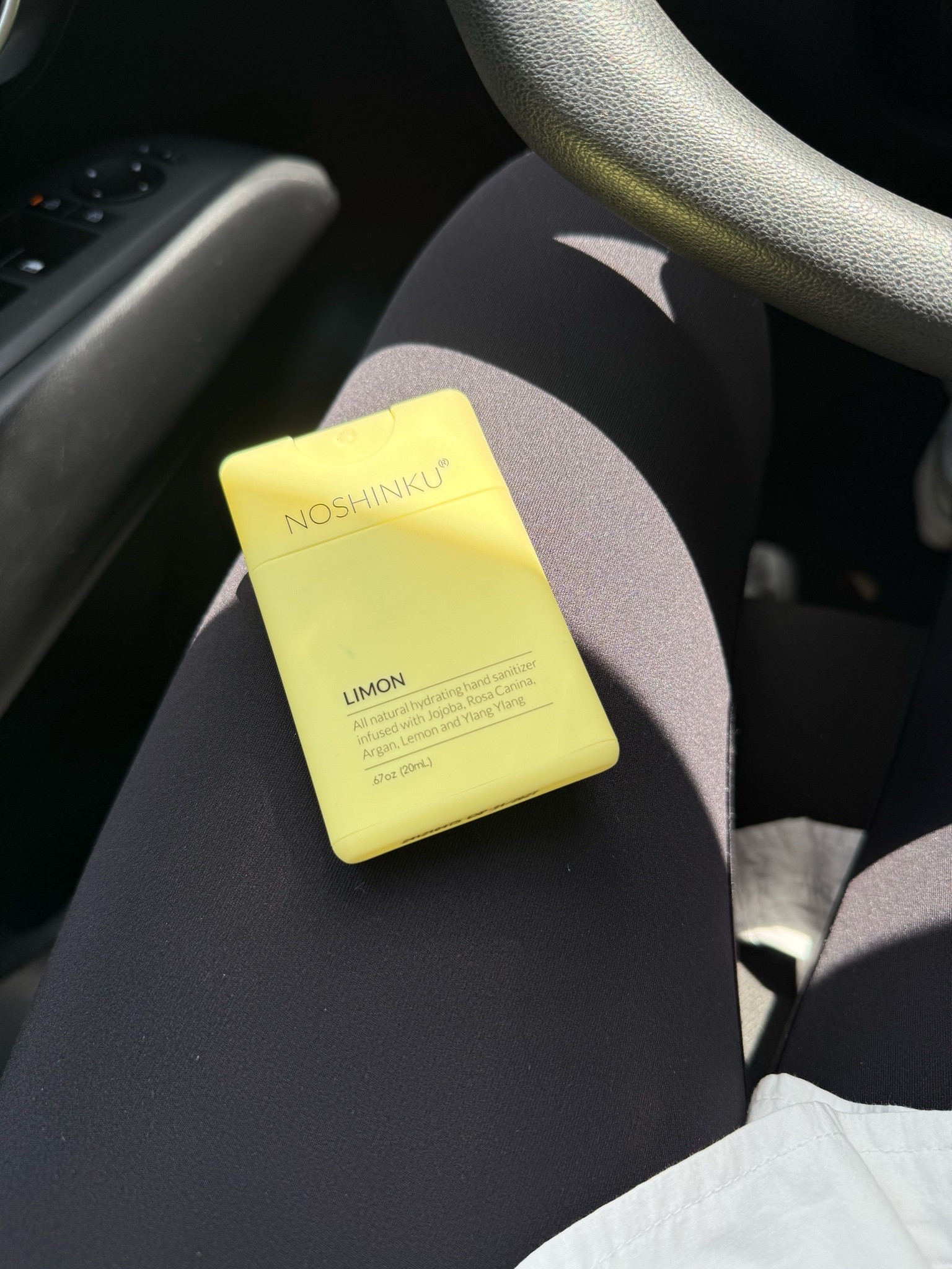 Running errands…. Don’t forget to sanitize! This one is perfect to travel with. (Fits perfect in a bag or your back pocket) Super slim design and the smell is 👌🏻💛

Ps it’s refillable!!! ✨


#handsanitizer #sanitizer #everydayessentials #travelessentials