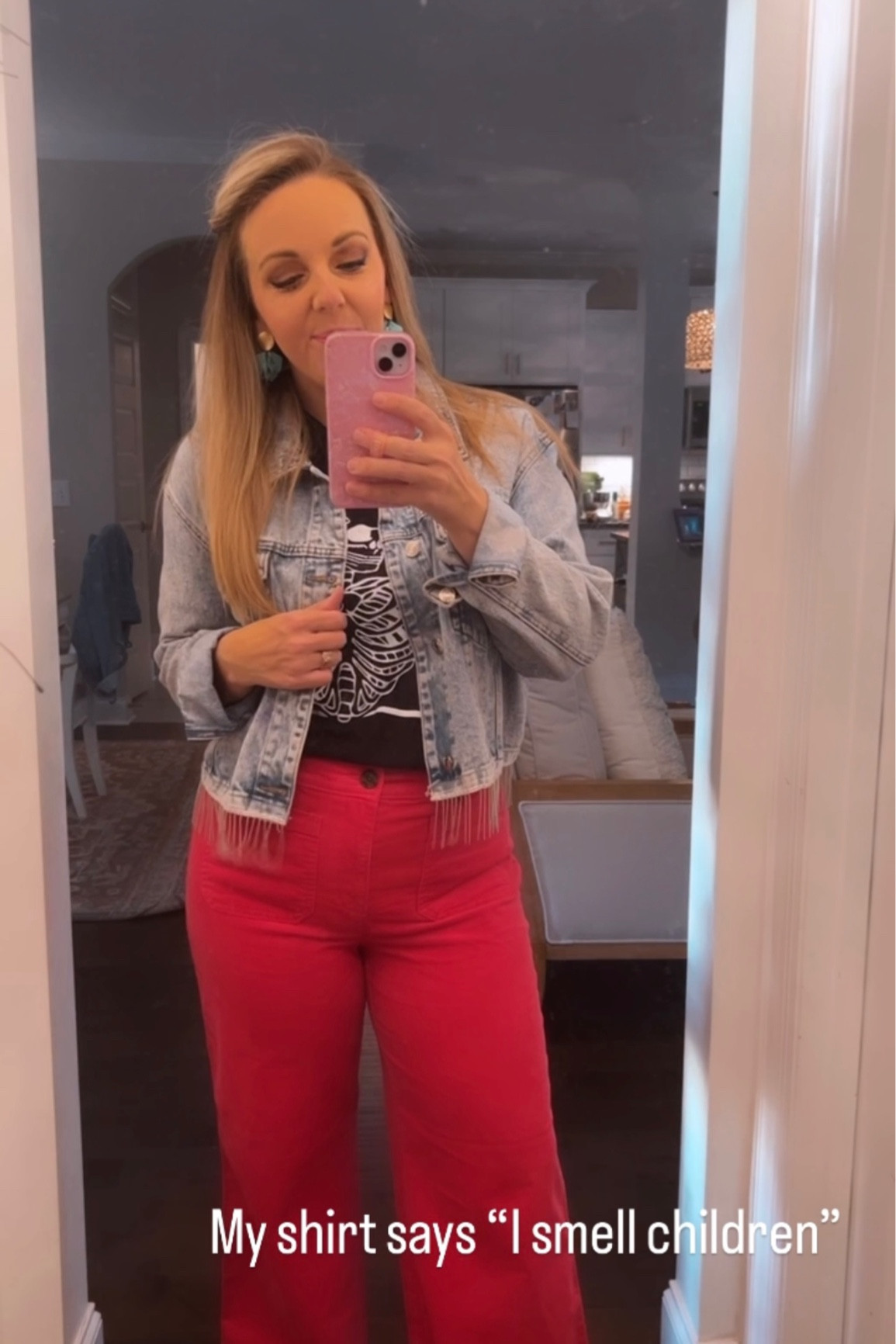 Halloween tee with a pop of color on the bottom


#pinklily #loft #falloutfits #teacherstyle #teacherlooks 

#LTKmidsize #LTKHalloween #LTKworkwear