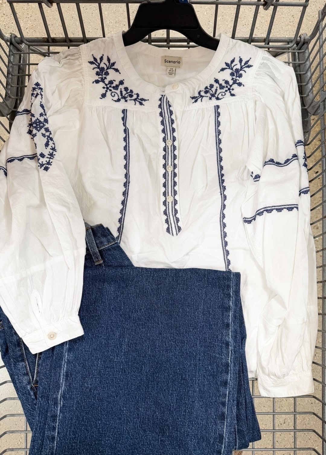 Such a pretty outfit combo— all from Walmart!! The pops of blue go so well together💙