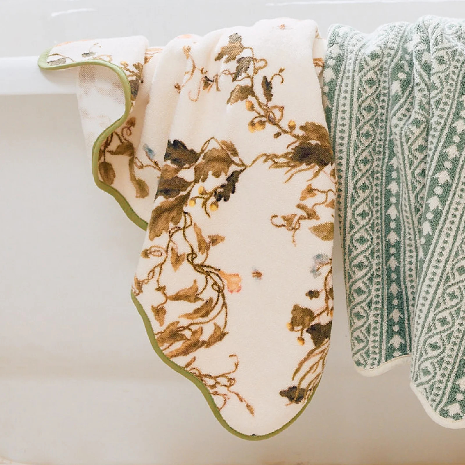 Leah O'Connell x Weezie Floral Scallop Bath Towel | Weezie Towels