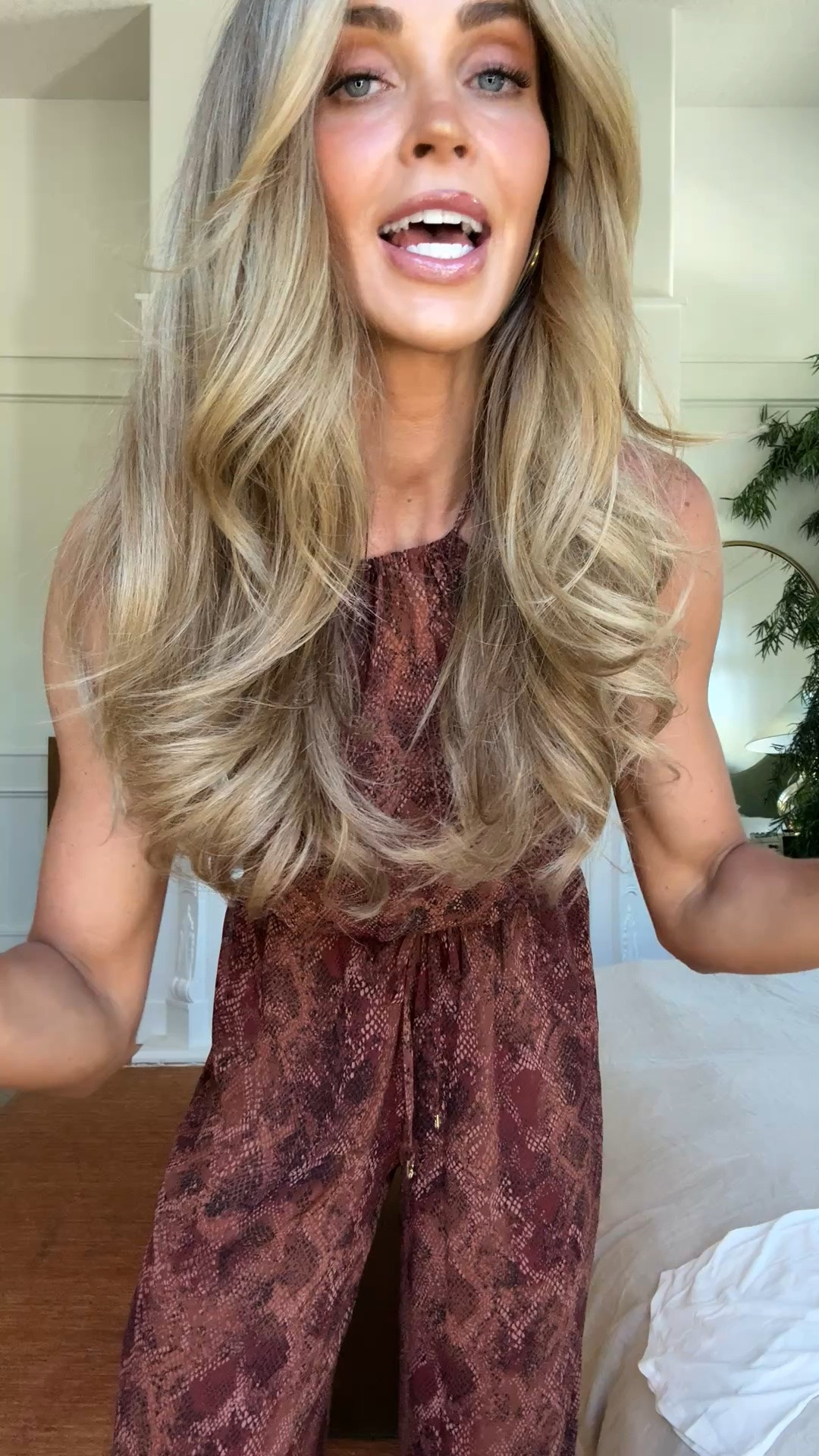 This is such a versatile set that can be worn as a swim suit cover but I will definitely be wearing it out! You also can get the cutest matching shorts with it! @victoriassecret  #VSPartner