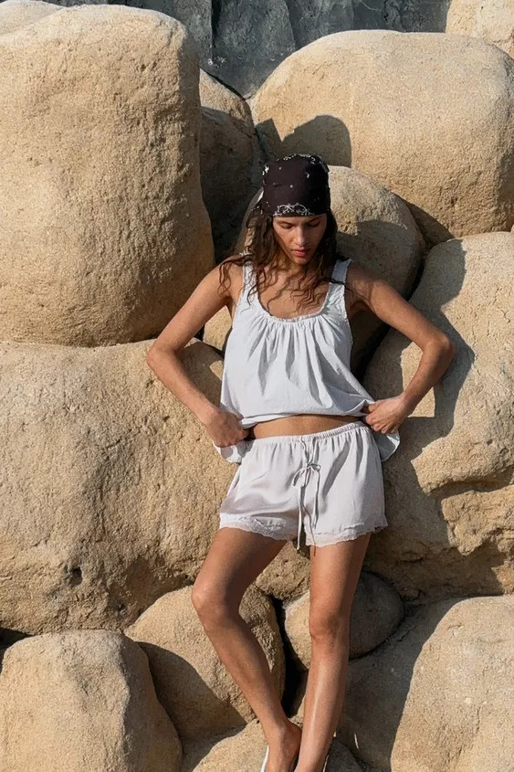 SATIN EFFECT LACE MINI SHORTS | Zara US