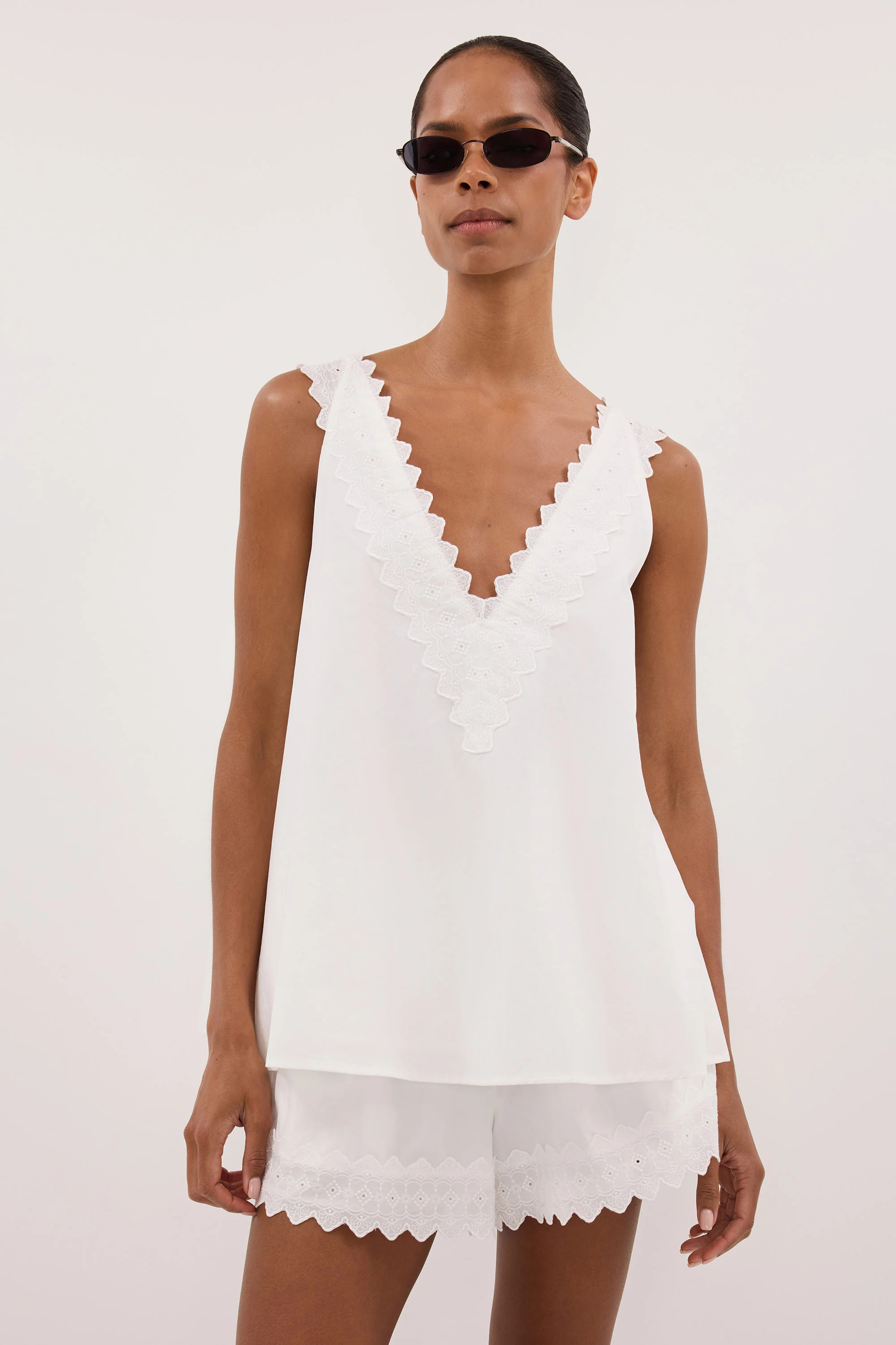ANNABEL WHITE V NECK TOP | DISSH
