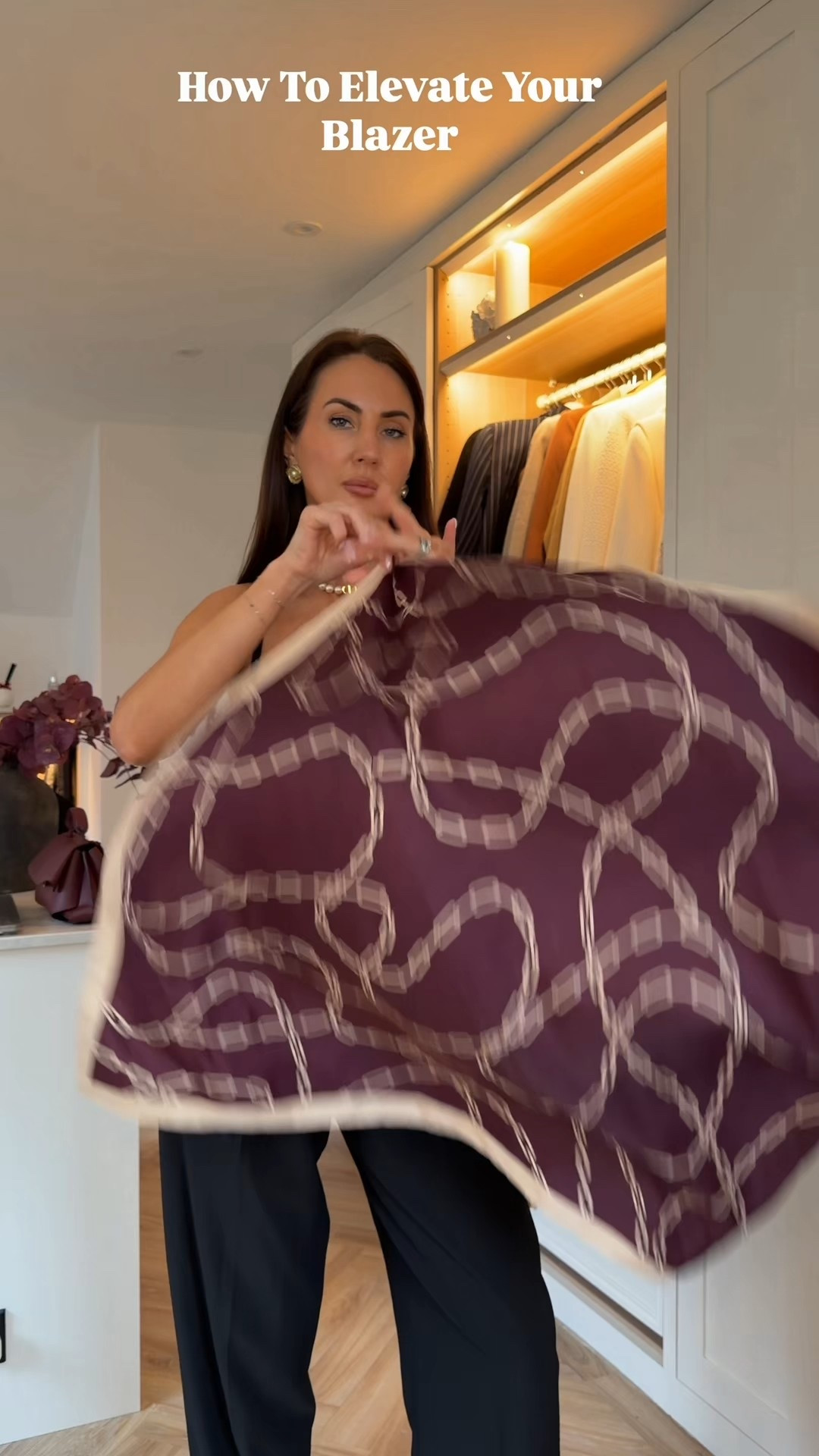 How to not have a boring outfit… a scarf is a great accessory to have as it can change a black blazer to different outfit and it give personality  

Satin scarf black blazer 

#LTKwinter