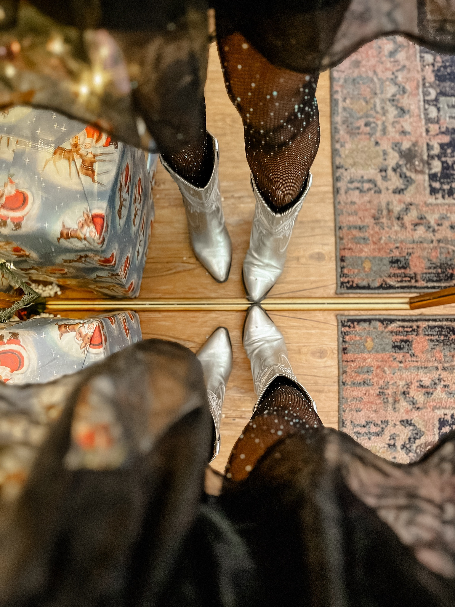 Sparkle + Shine ✨ 

This New Years is all about metallic, sparkle, and shine and these boots and my favorite affordable tights are going to do it every single time! 



#LTKHoliday #LTKstyletip #LTKshoecrush