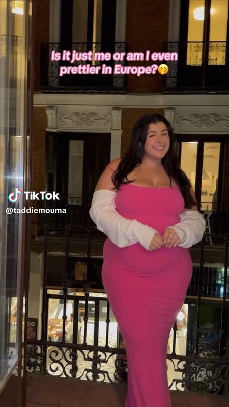 Felt so pretty wearing my favorite pink dress 🩷 this dress is so perfect and its a must for spring and summer🫶🏼 

Wearing a size XXL in both 💕

#LTKfindsunder100 #LTKplussize #LTKstyletip