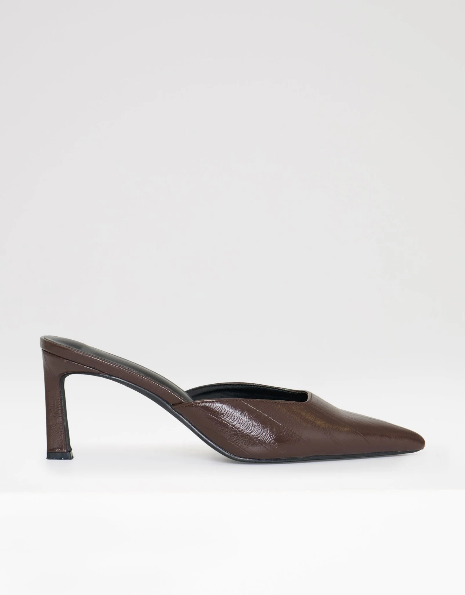 Closed Toe Kitten Heel in Chocolate Brown | Threadbare UK