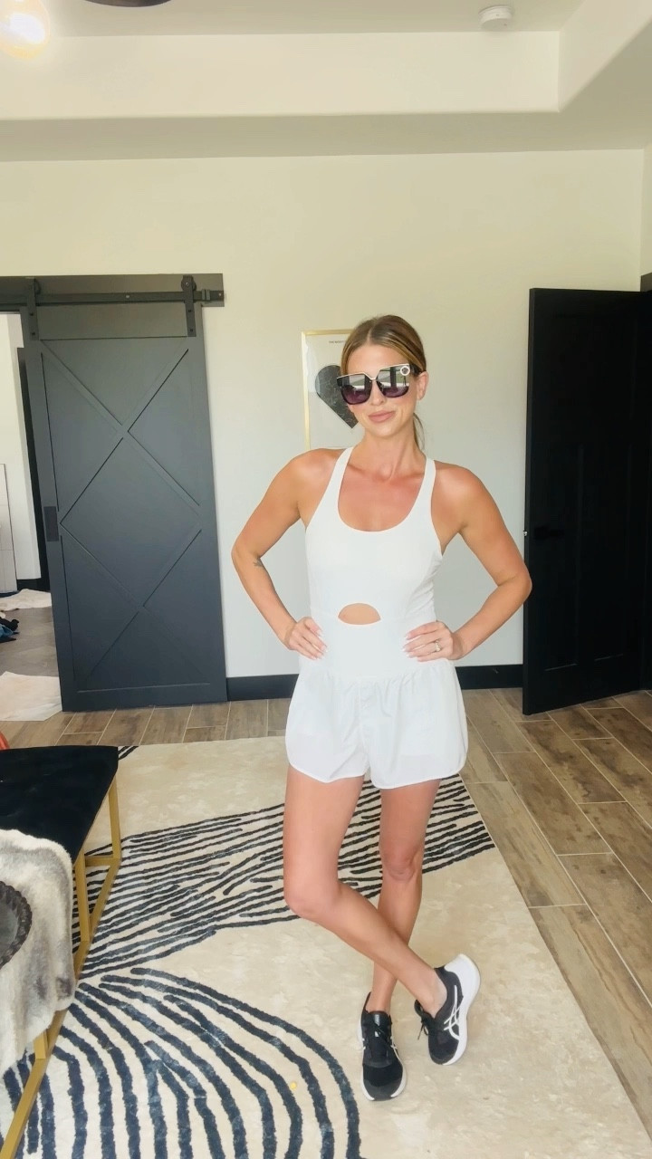 My go-to activewear! I’m wearing a size small, I’m 5’7 and 125lbs

#LTKActive #LTKFindsUnder50 #LTKSaleAlert