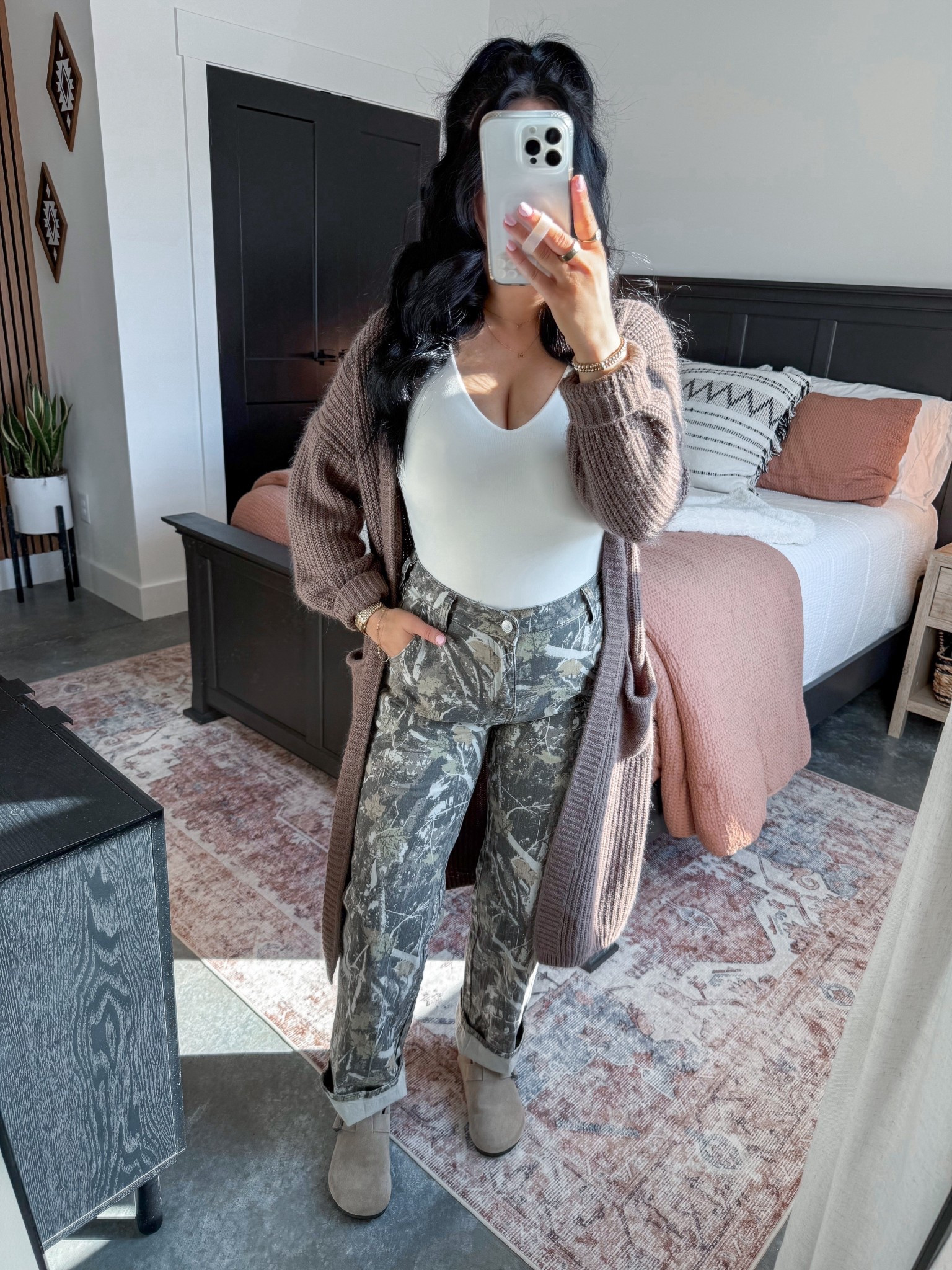 Casual (Bump Friendly 🙌🏼) Saturday OOTD 

Bodysuit - medium (sized up one to have room for the bump)
Cardigan - small (nutmeg color)
Camo Pants - small (camo green color)

*My clogs are the taupe color!

This outfit is the perfect look to transition from winter to spring! This duster cardigan is one of my favorites (I have it in multiple colors)! I styled it with this basic bodysuit (comes in a 2 pack 👏🏼) & finished the look with these camo cargo pants & some clogs! 🤍



#LTKBump #LTKootd
