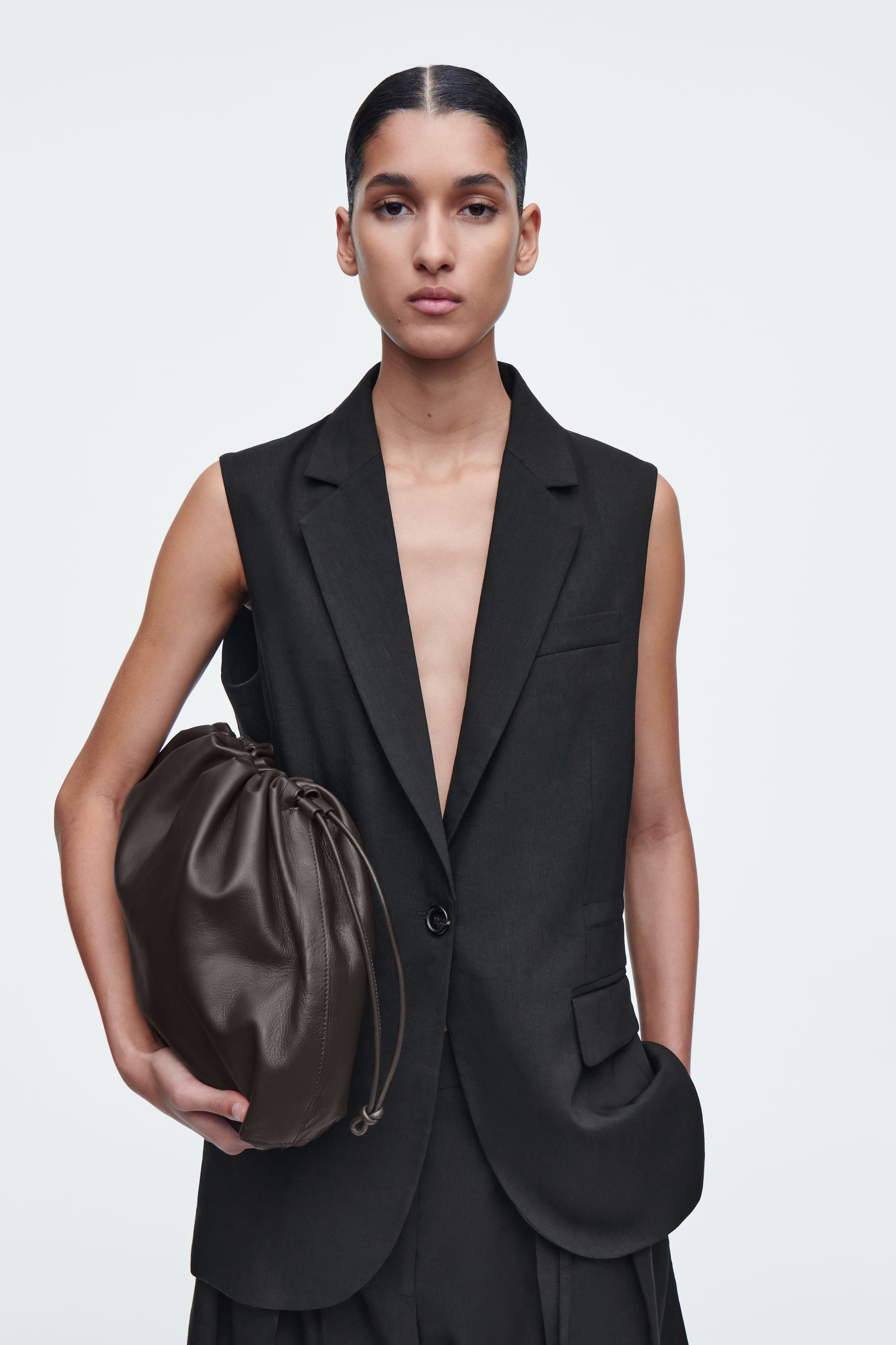 CAVATELLI CLUTCH BAG - LEATHER - CHESTNUT | COS | COS (EU)