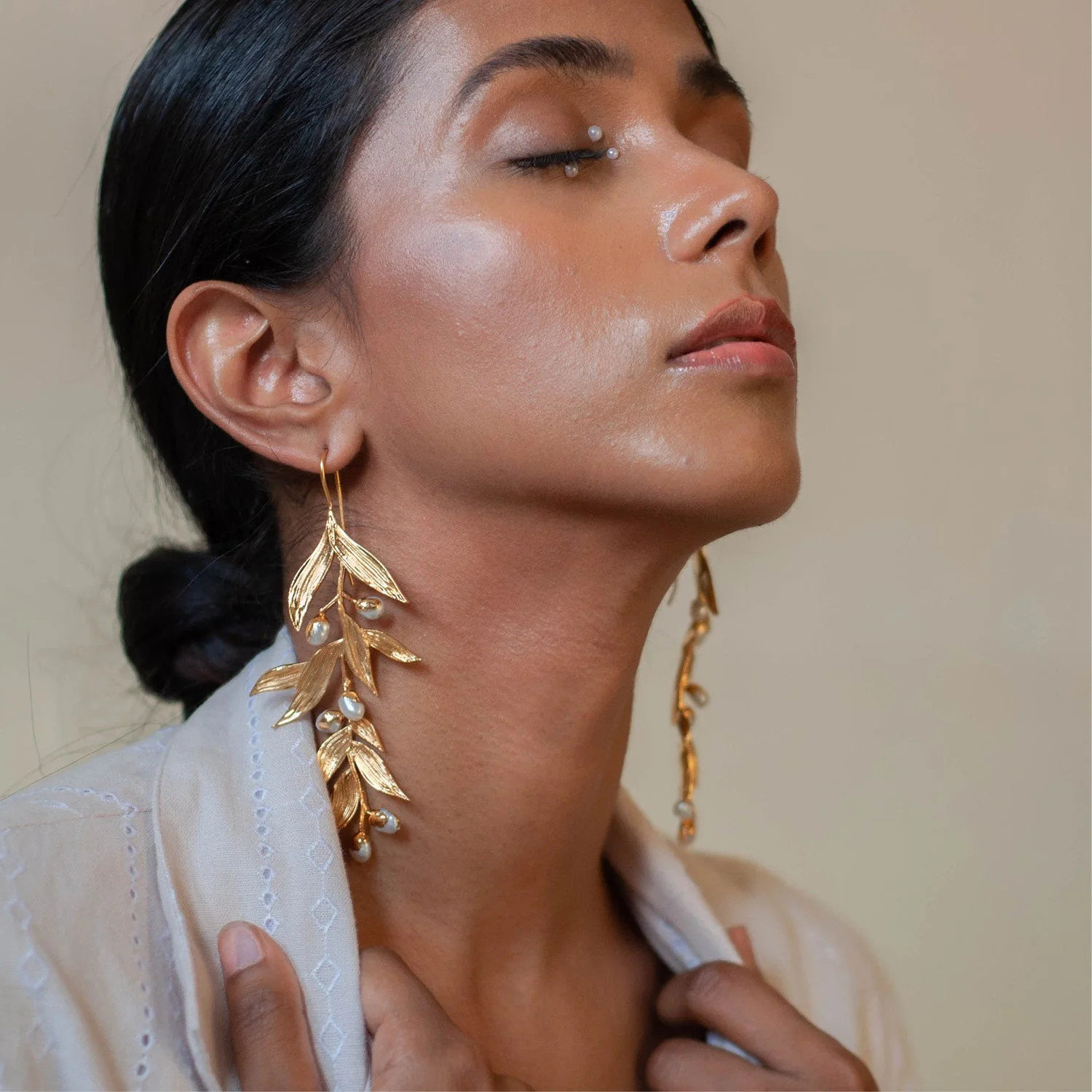 Isaro Chandeliers: Shine with Pearl Chandelier Earrings | Dhwani Bansal Jewellery