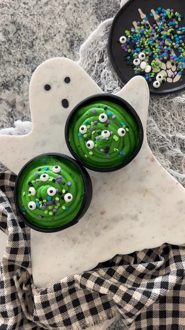 These silicone cauldron baking cups are perfect for all of your Halloween desserts. They come in a pack of 4. 

#LTKParties #LTKHalloween