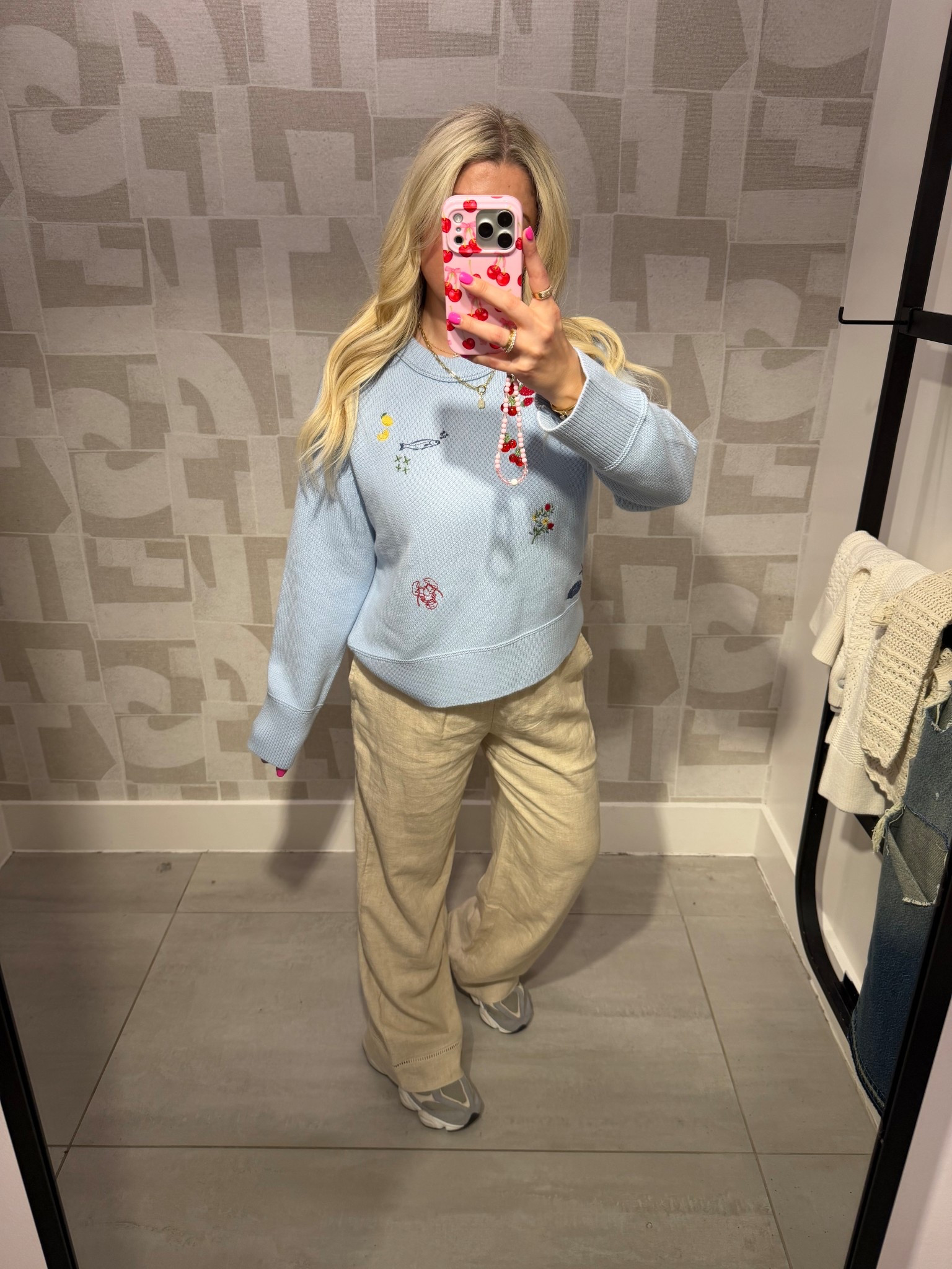 New @abercrombie 
Size small
Vacation outfit
Resort wear
Coastal sweater 
Linen pants 