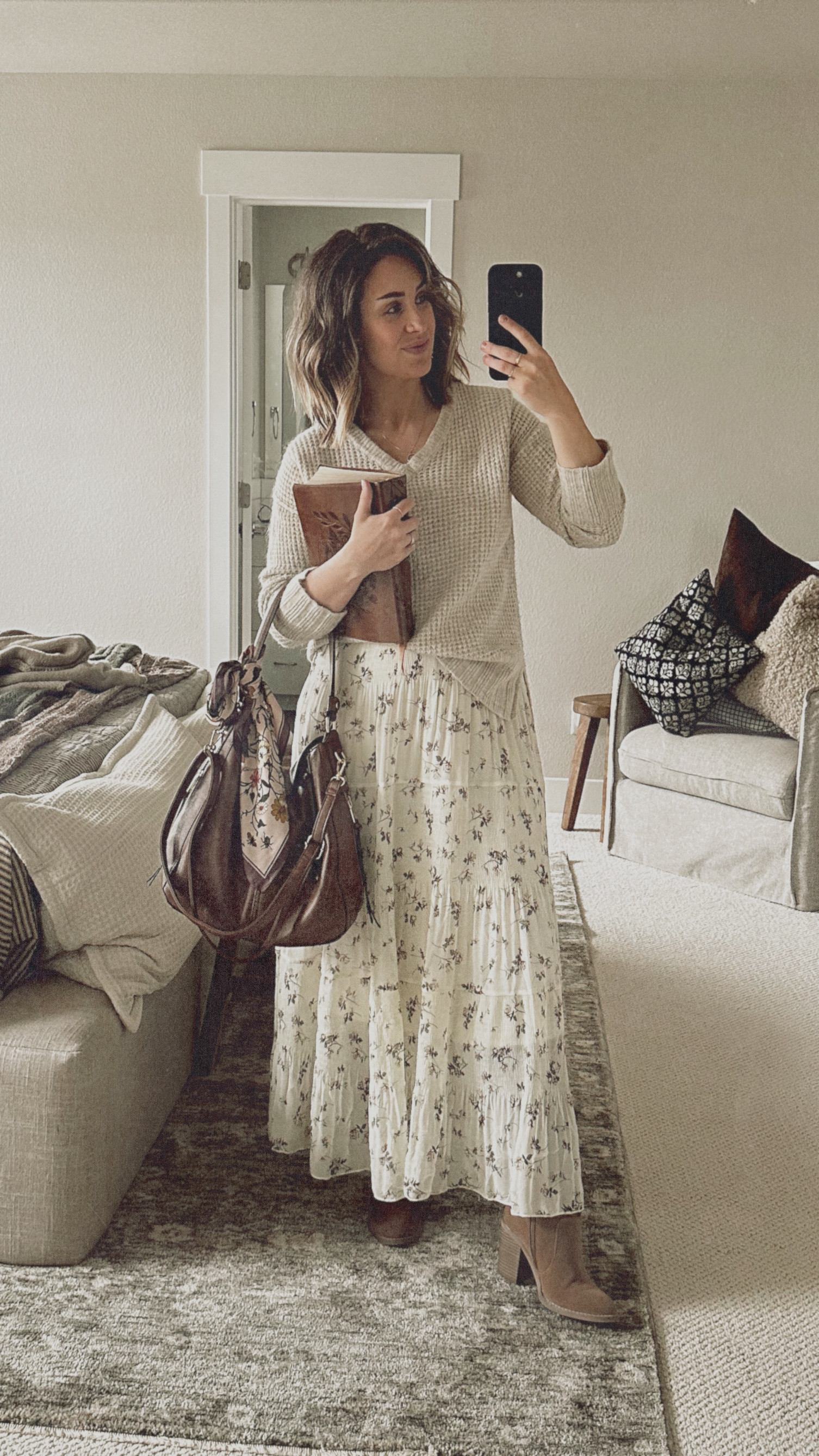 Skirt size M

Sweater was thrifted, and boots are from the clearance rack at target from a few years ago 🙈 

Bible is from Hosanna Revival use code RUSTICTOUCHBEAUTY to save $$
