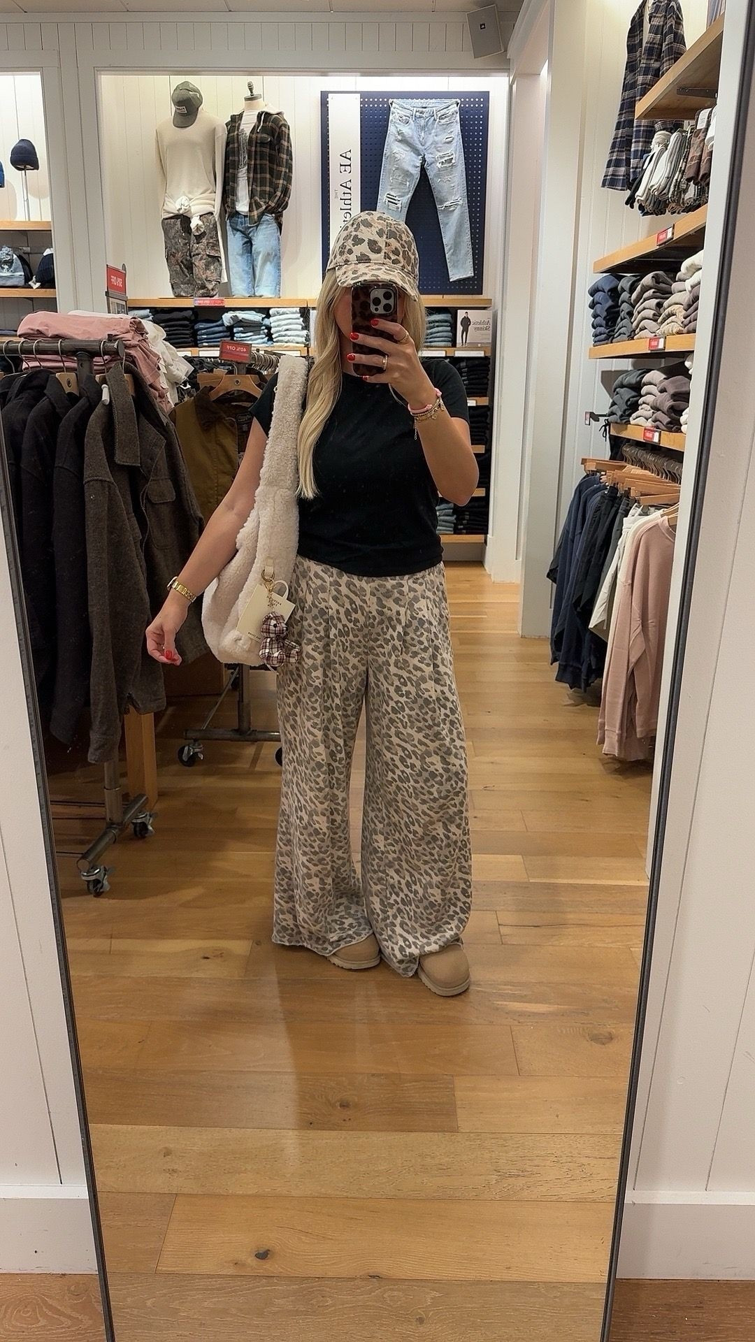 OOTD on sale
Size small
Sherpa bag 
Bag charm
Ugg clogs tts

#LTKGiftGuide #LTKSaleAlert #LTKFindsUnder100