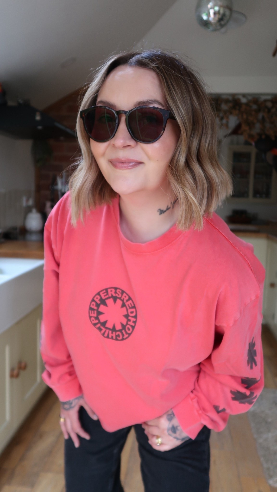 Nothing to wear? Band tee it is…Always! Double points for a back print too 👌🏼
.
.
.
#bandtshirtstyle #bandtee #stylingreels #alternativestyle #redhotchillipeppers

#LTKsummer #LTKuk #LTKspring